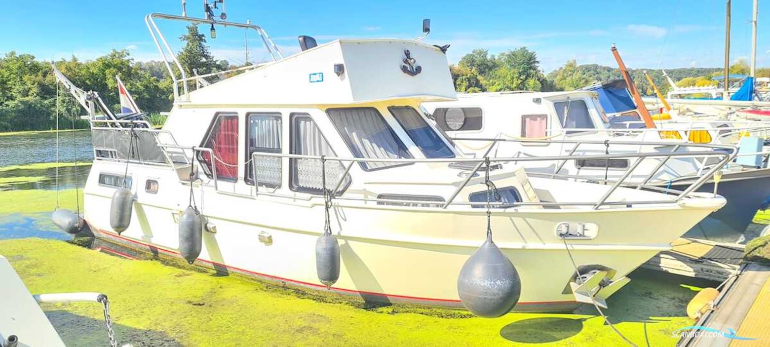 Beachcraft Fly Motorboot 1980, mit Mercedes OM617 motor, Niederlande