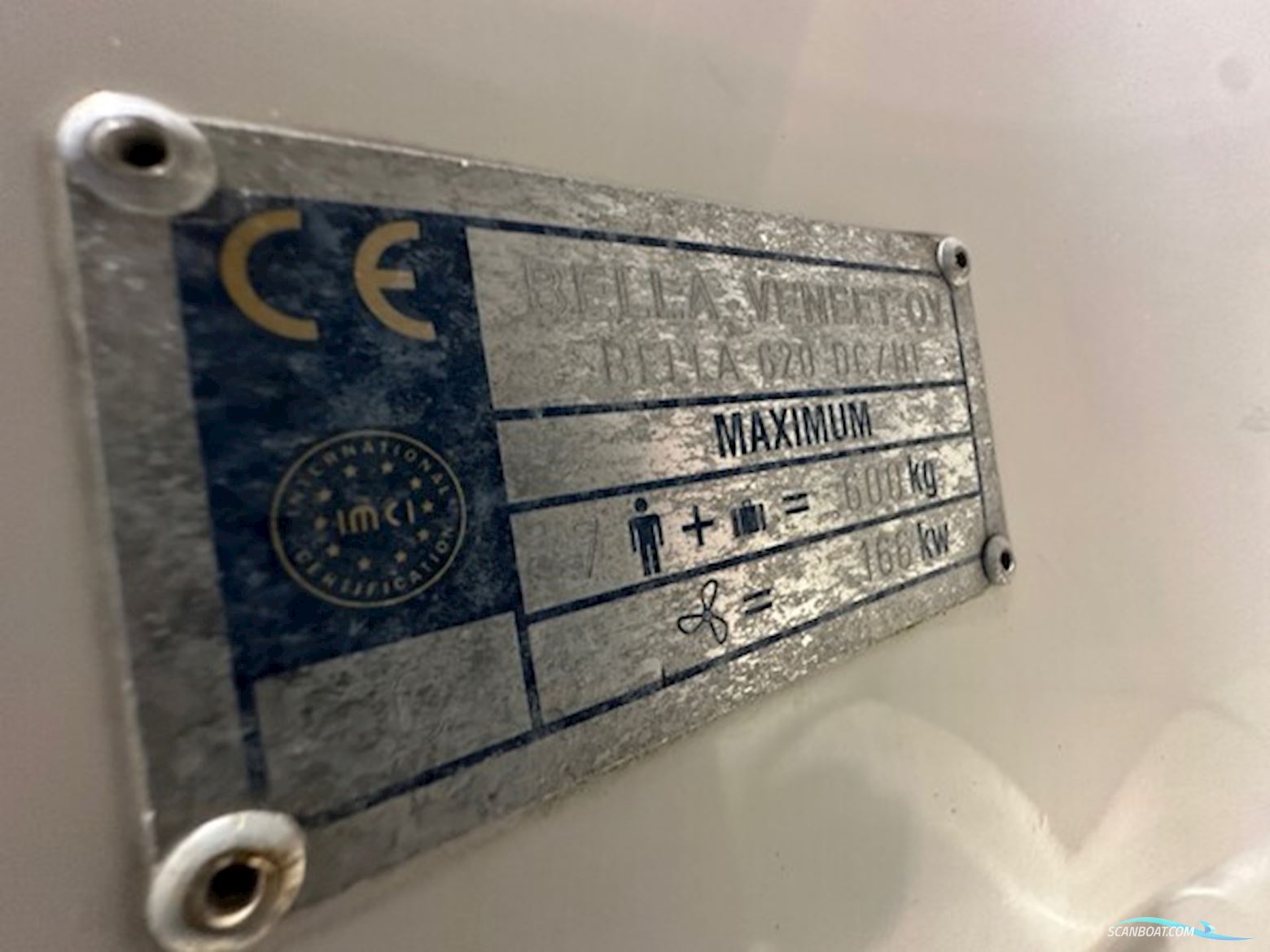 Bella 620 DC – 2005 Med Mercury 115 HK EFI – 2018 • Super velholdt kvalitets-dagcruiser