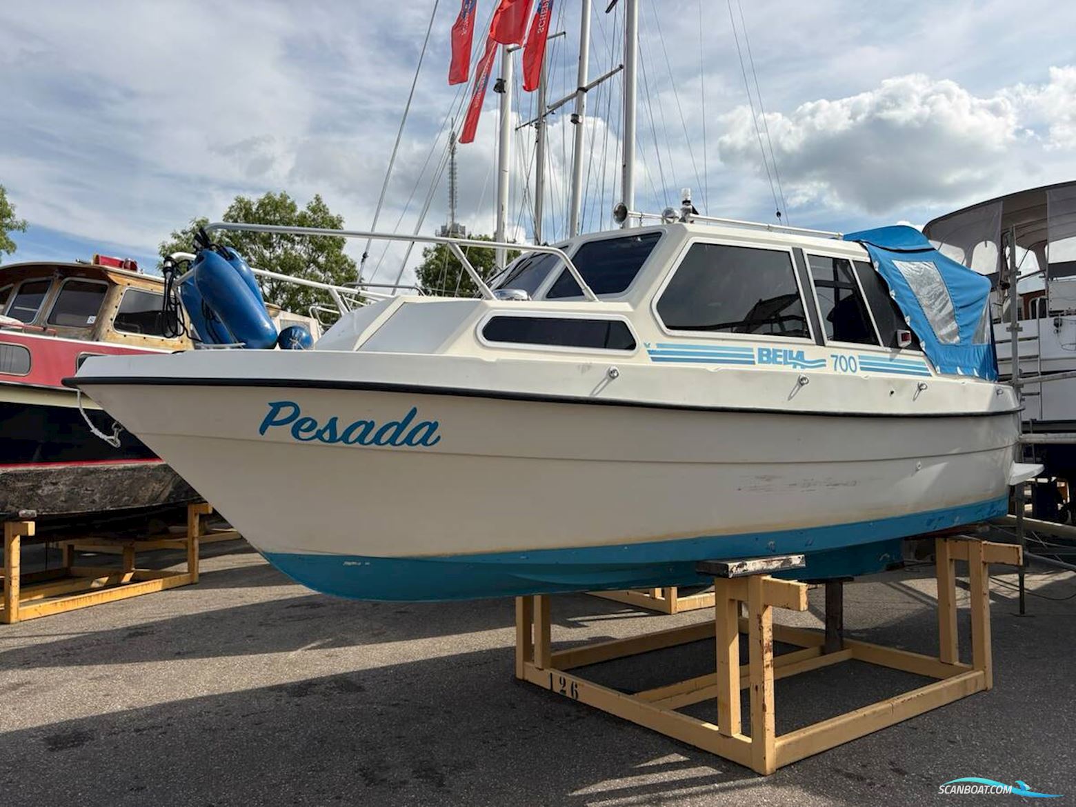 BELLA 700