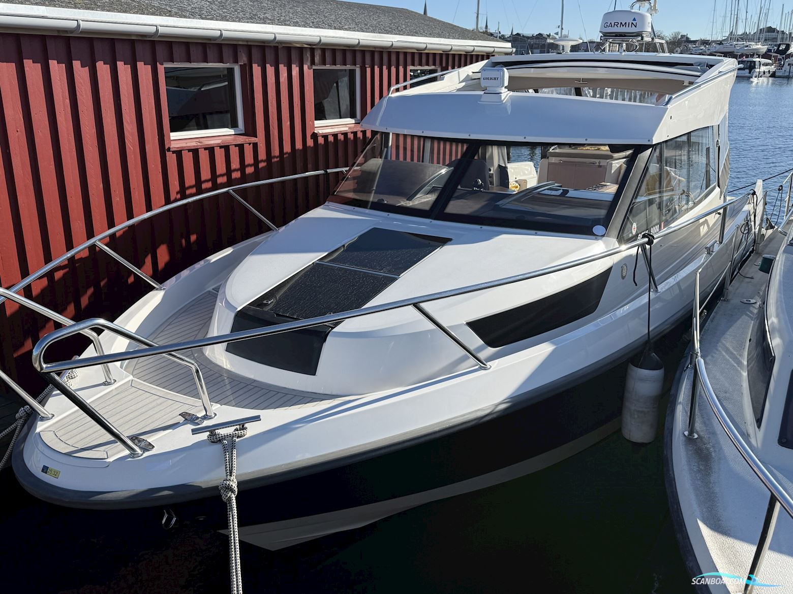 Bella 9000 Utroligt Rummelig Familiebåd