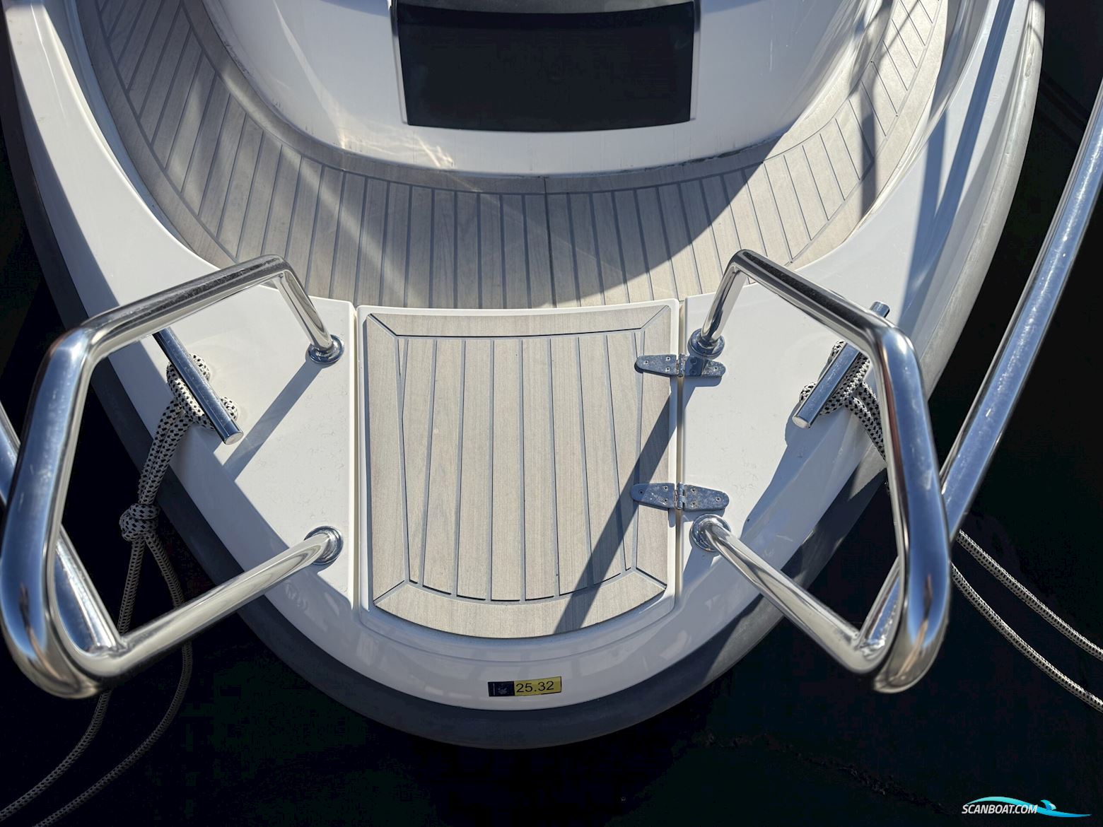 Bella 9000 Utroligt Rummelig Familiebåd