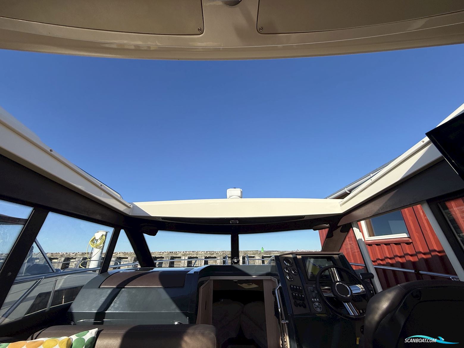 Bella 9000 Utroligt Rummelig Familiebåd