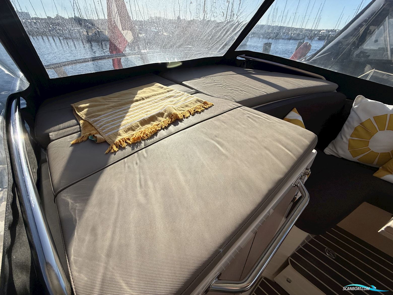 Bella 9000 Utroligt Rummelig Familiebåd