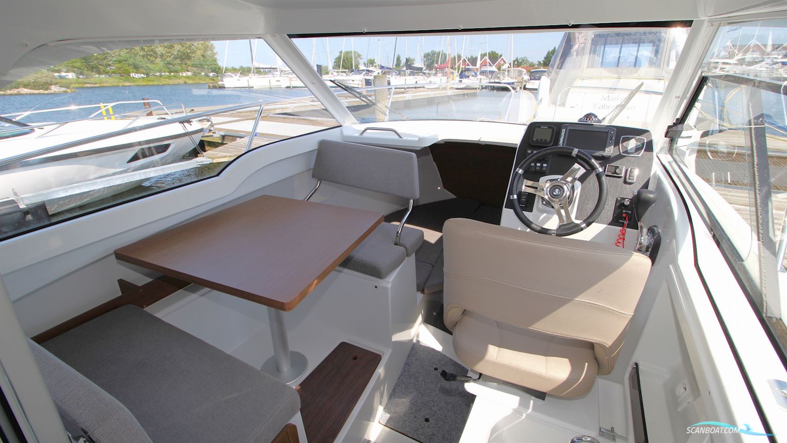 Beneteau Antares 7