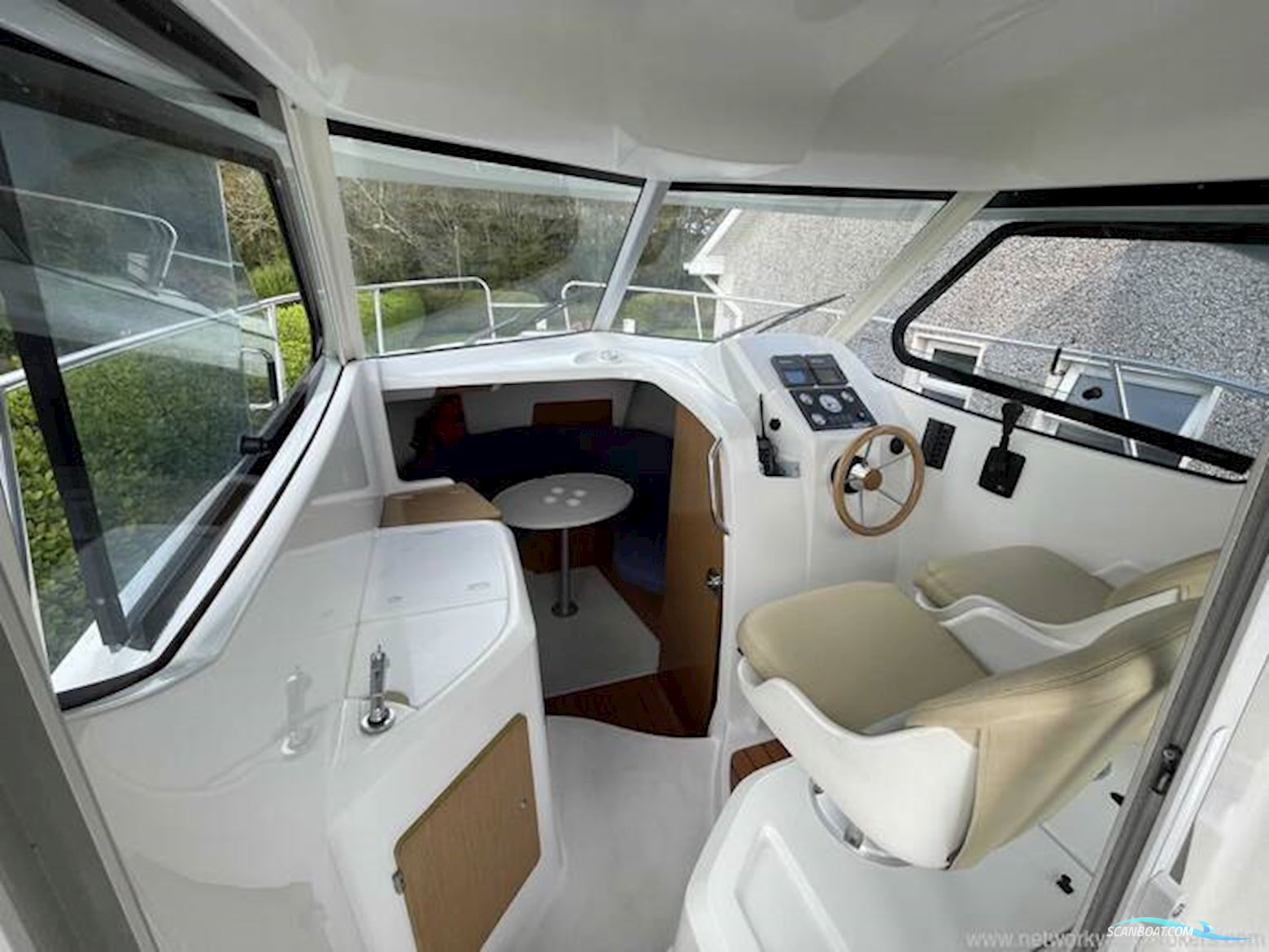 Beneteau Antares 7