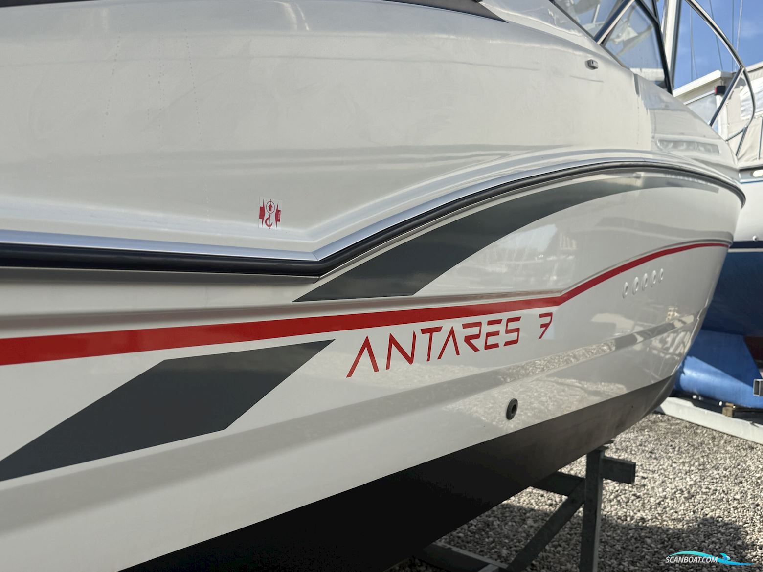 Beneteau Antares 7