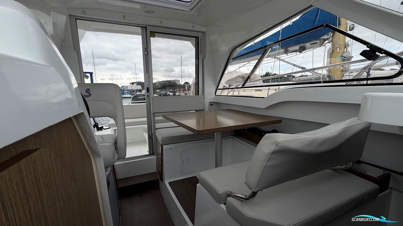 Beneteau Antares 7