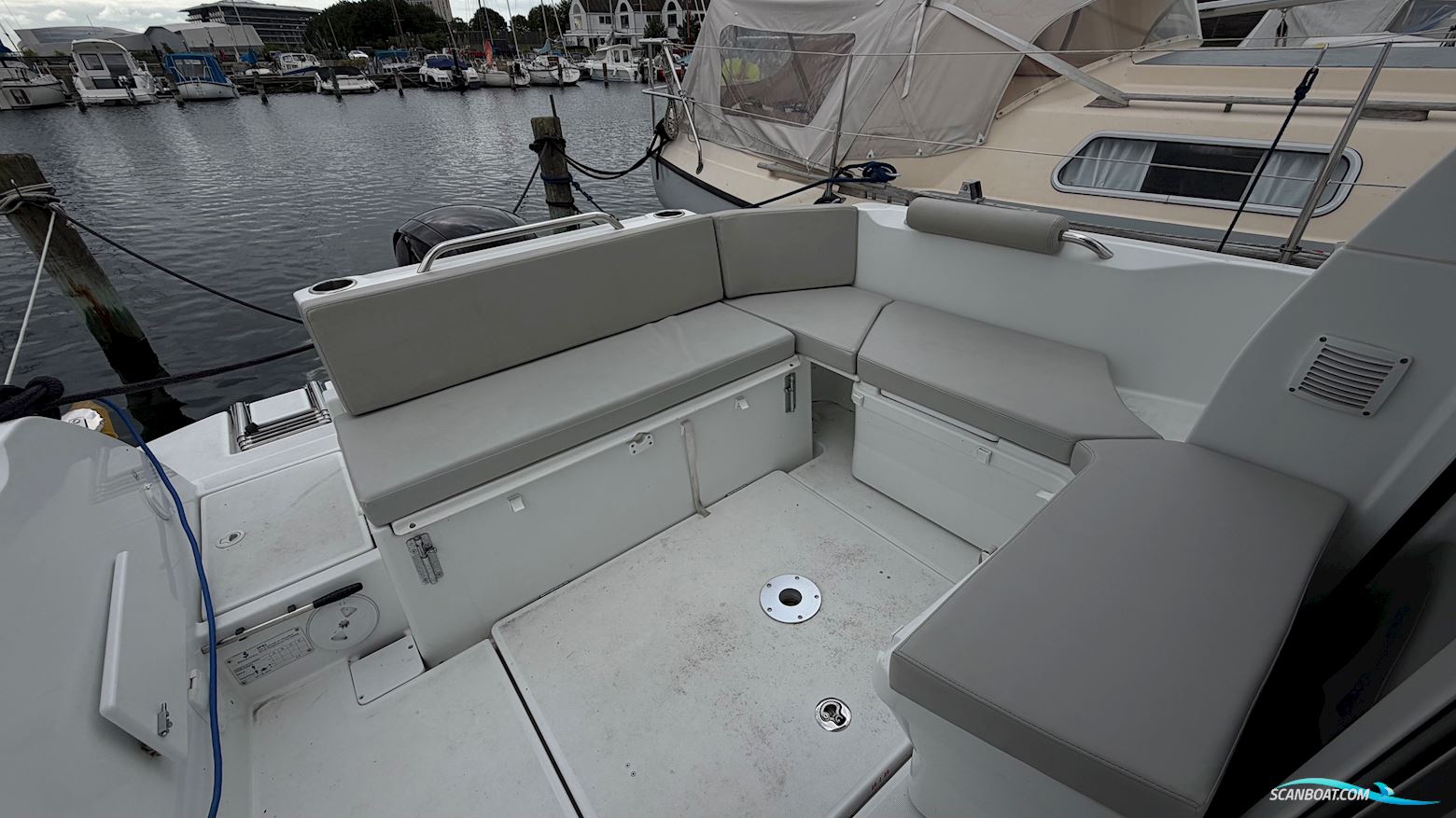 Beneteau Antares 7