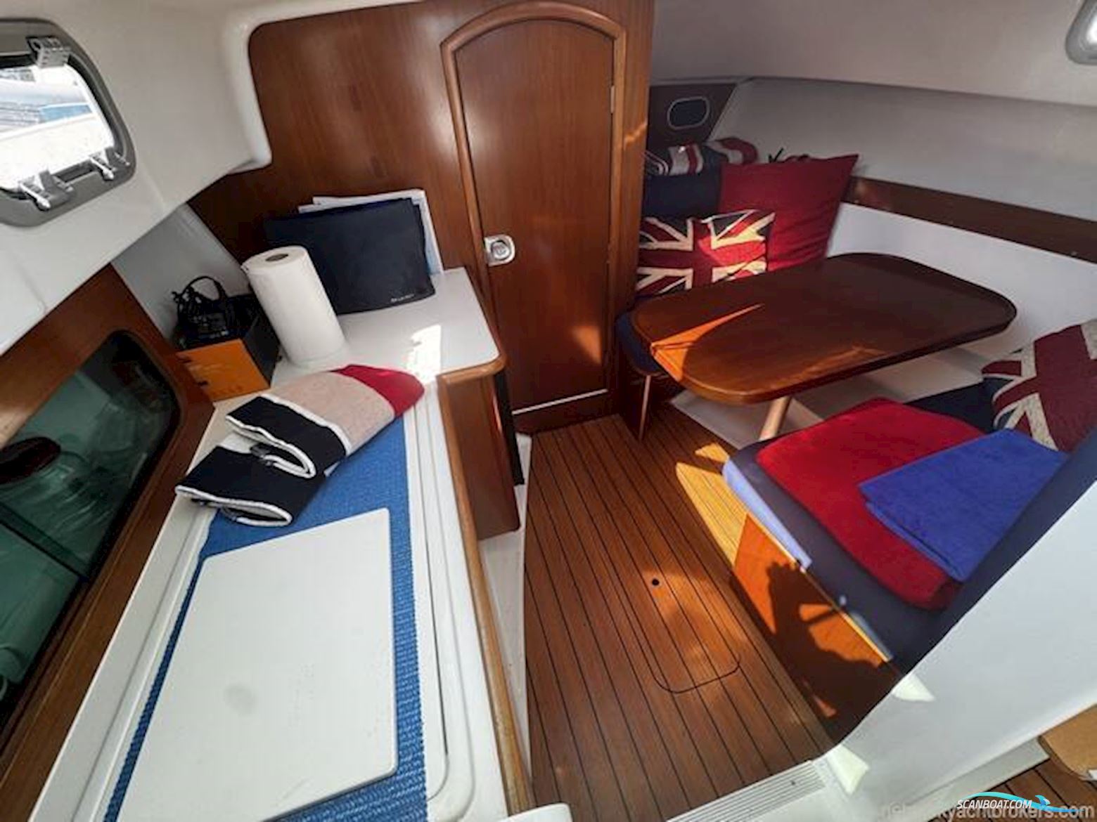 Beneteau Antares 710