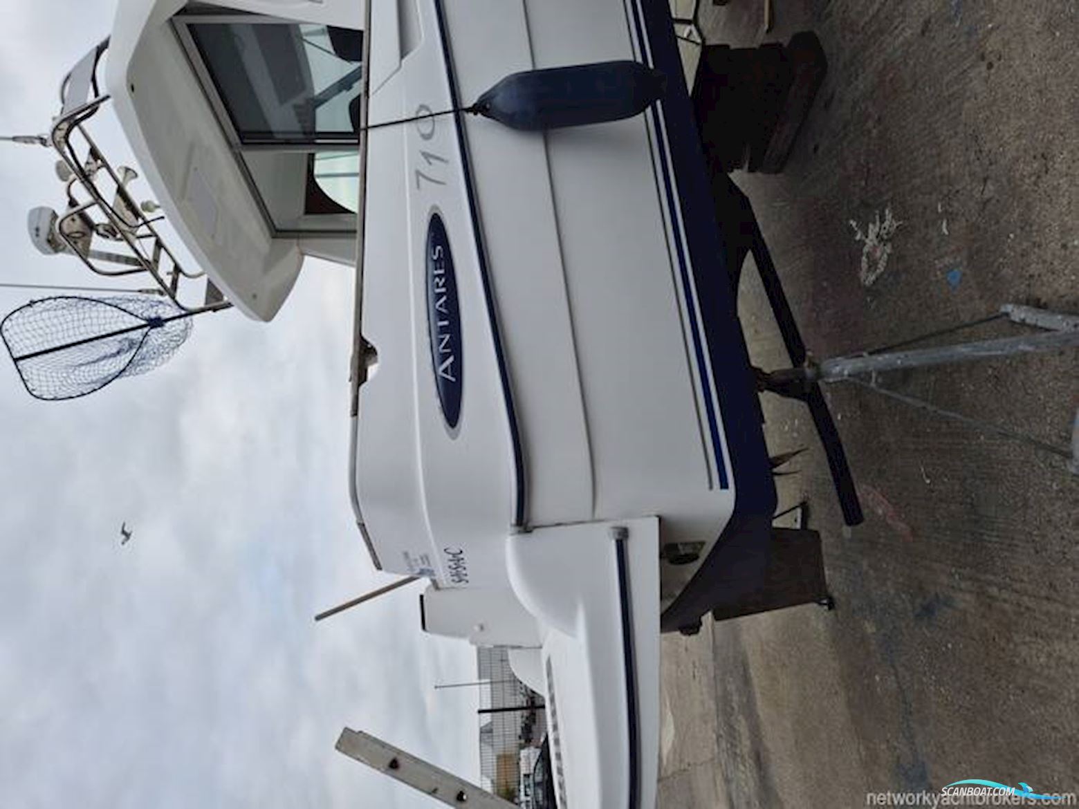 Beneteau Antares 710
