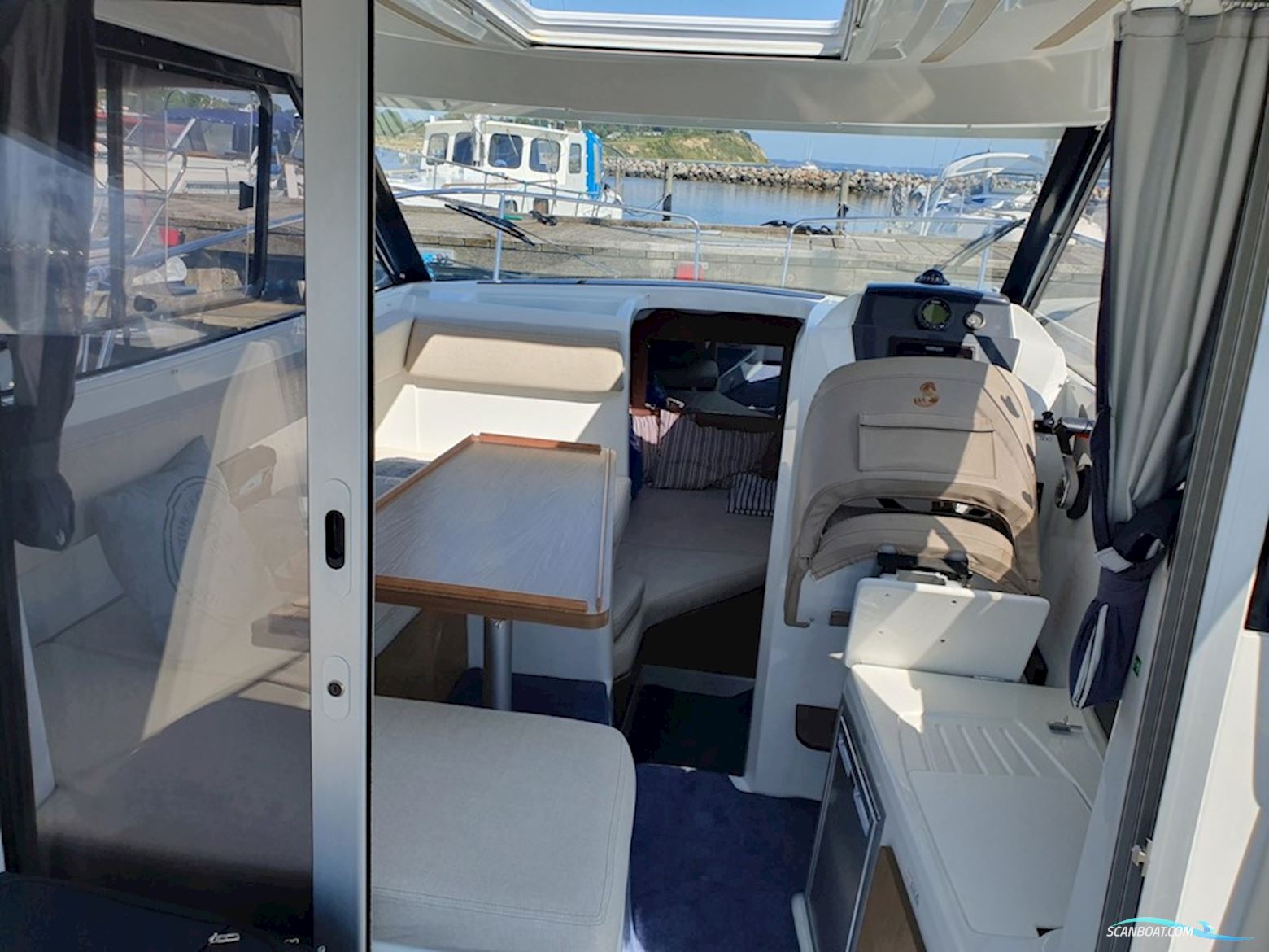 Beneteau Antares 780