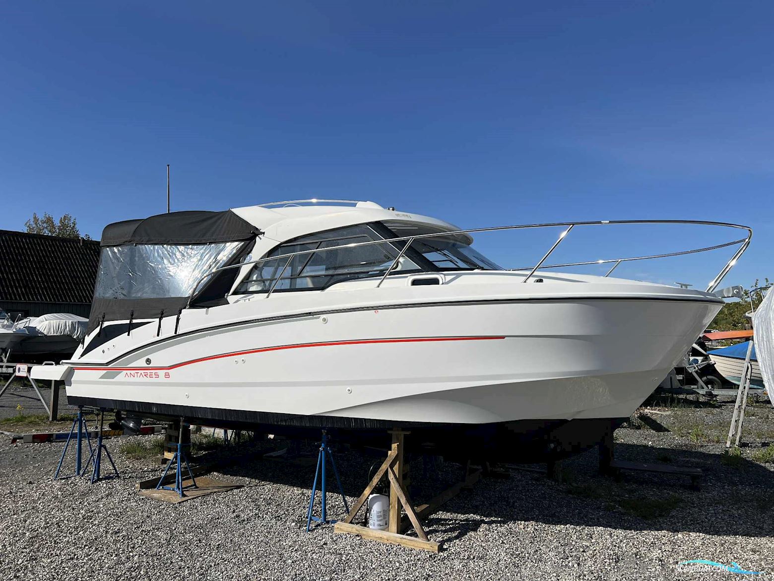 Beneteau Antares 8