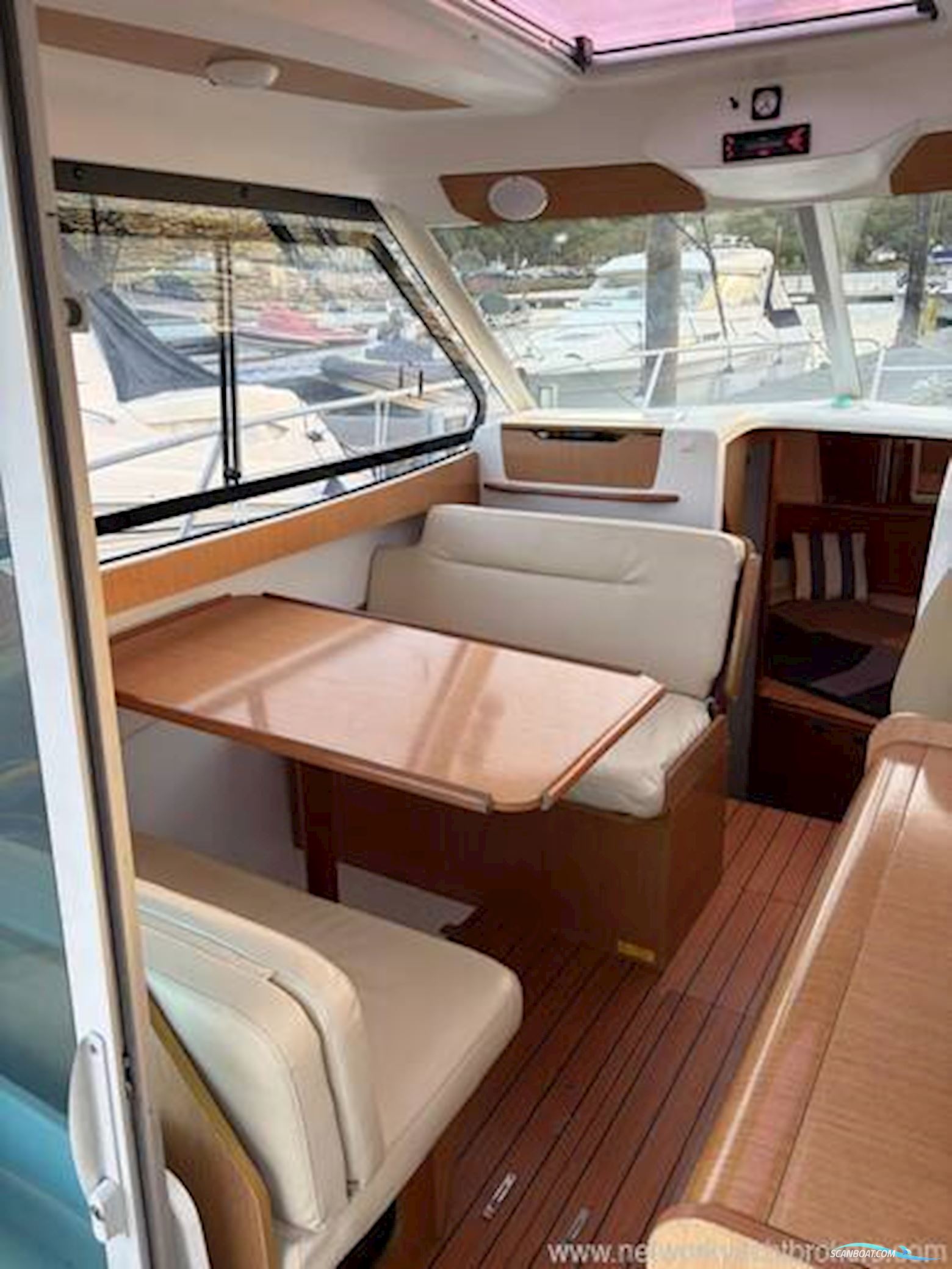 Beneteau Antares 8