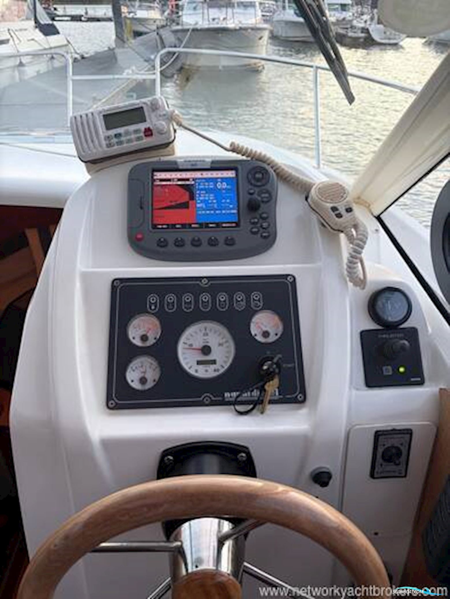 Beneteau Antares 8