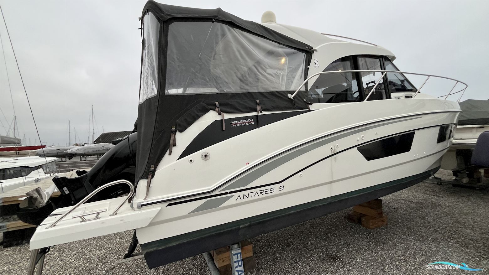 Beneteau Antares 9
