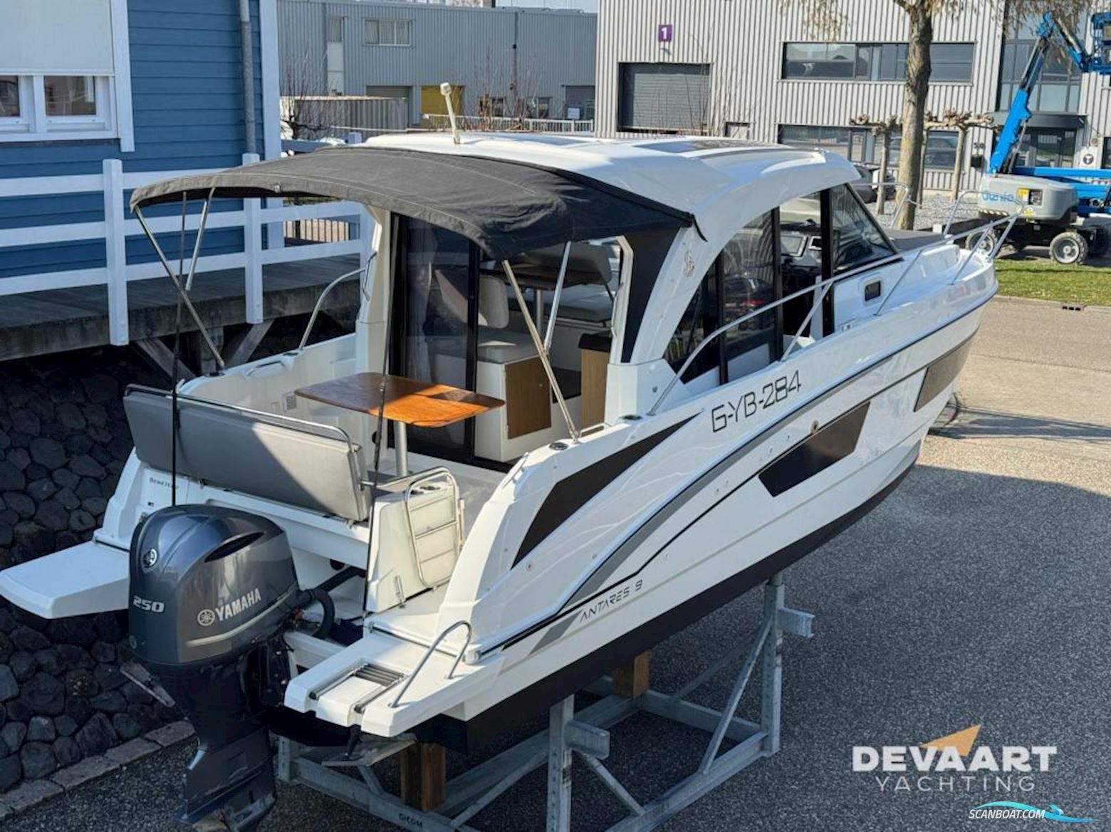 Beneteau Antares 9