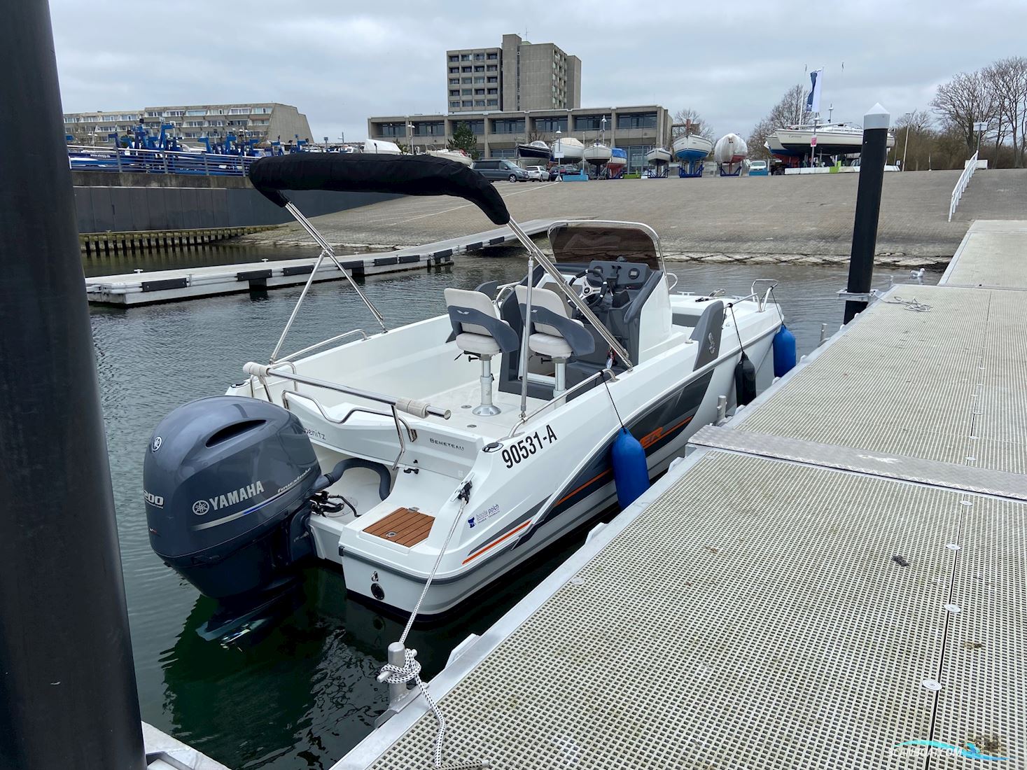 Bénéteau Flyer 6.6 Spacedeck Mit Yamaha F200 Und Trailer