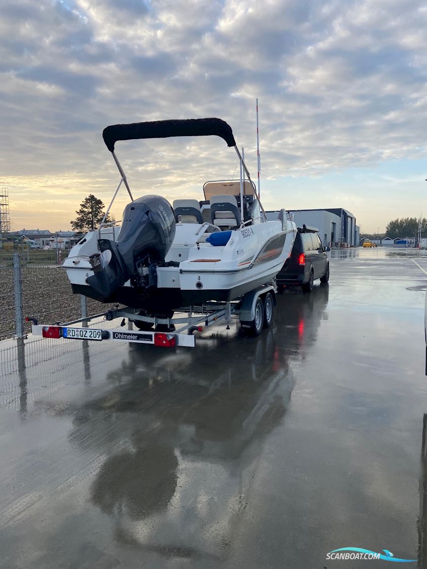 Bénéteau Flyer 6.6 Spacedeck Mit Yamaha F200 Und Trailer