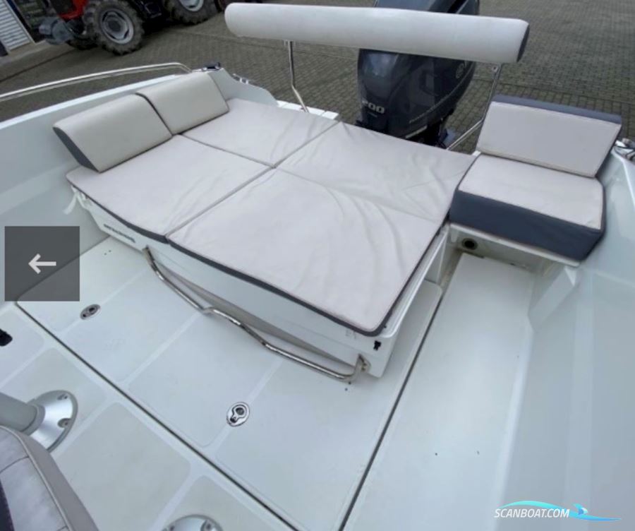 Bénéteau Flyer 6.6 Spacedeck Mit Yamaha F200 Und Trailer