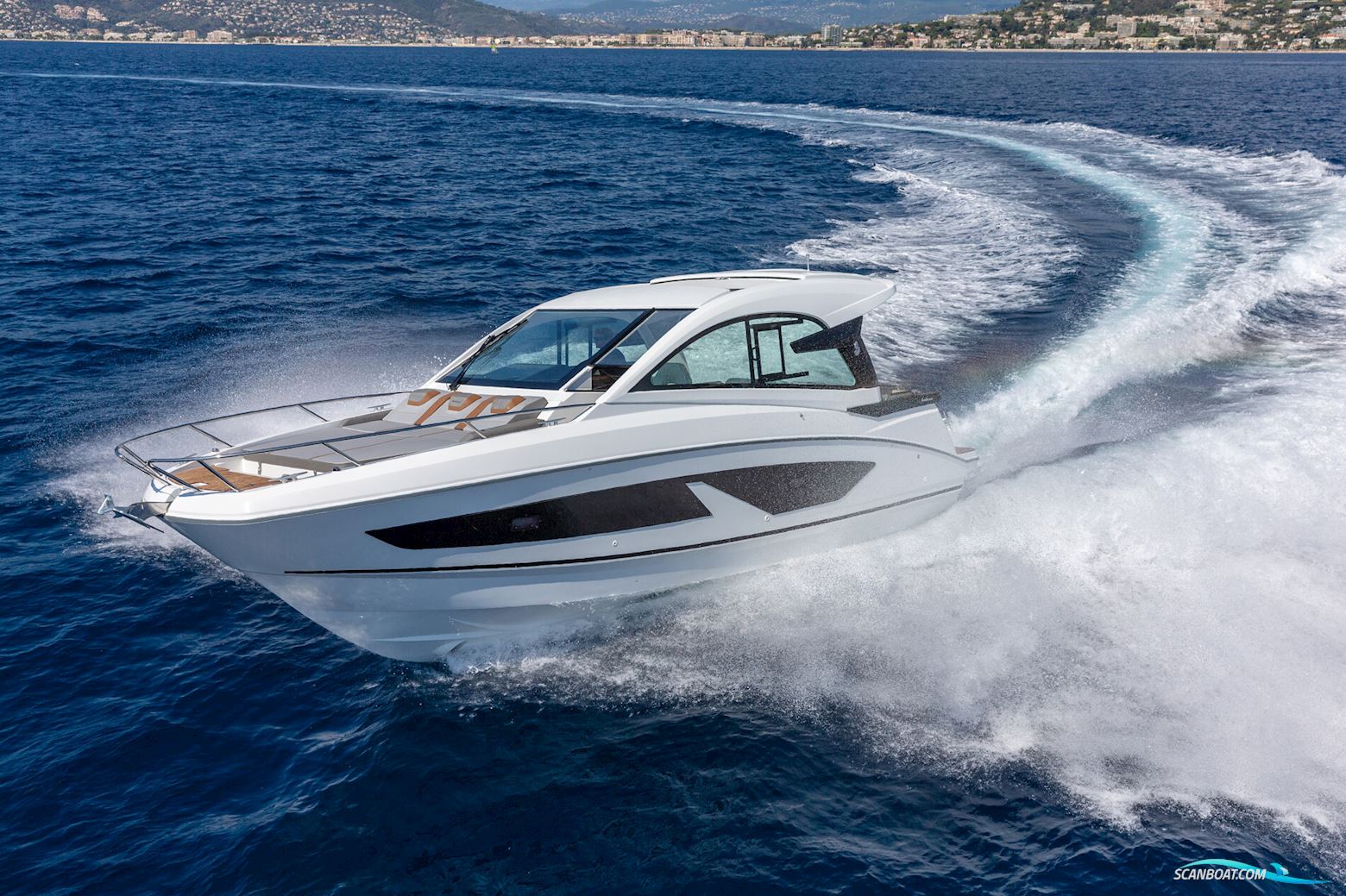 Beneteau Gran Turismo 32 Motorboot 2025, Dänemark