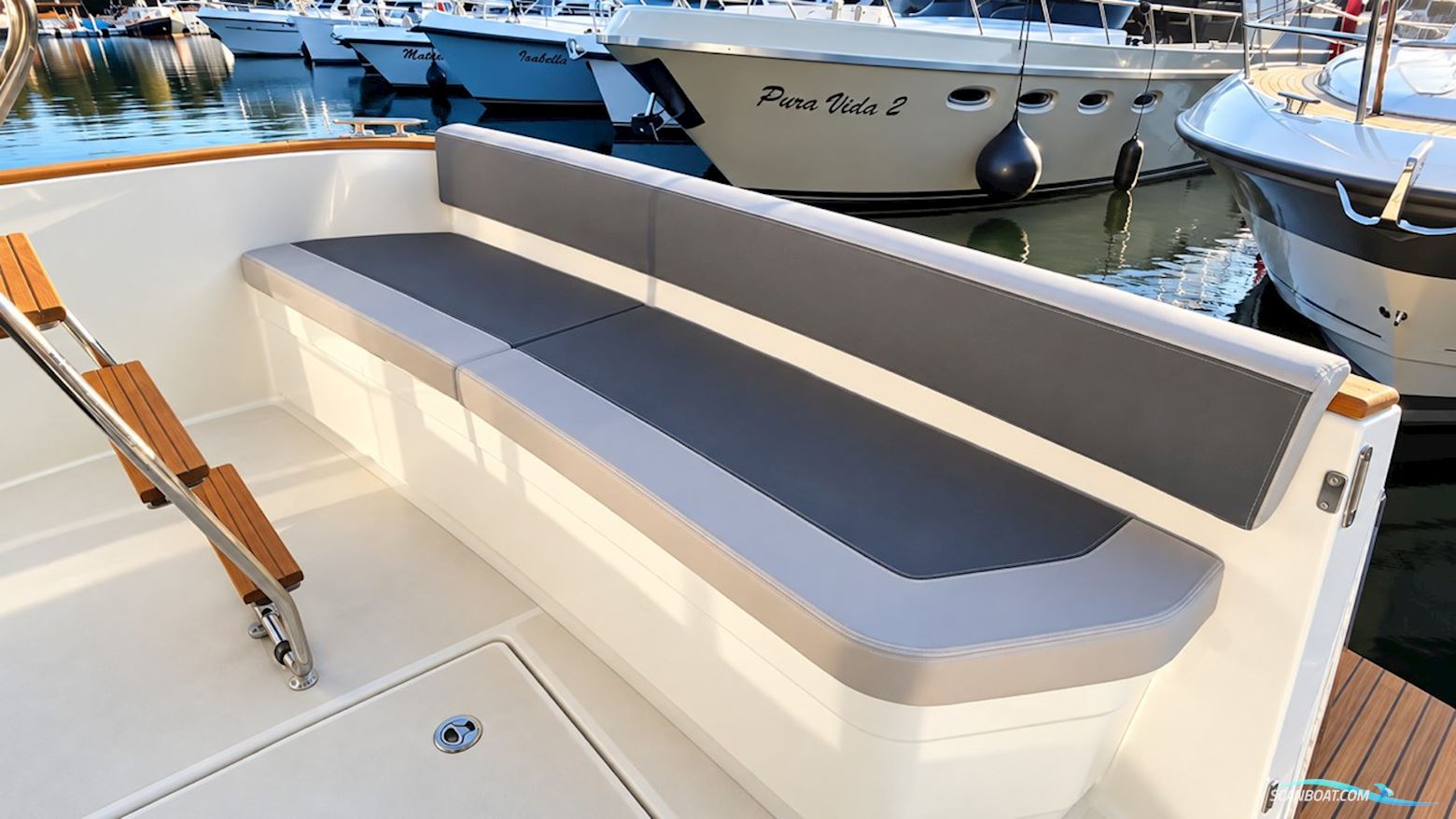 Beneteau Swift Trawler 34 Flybridge