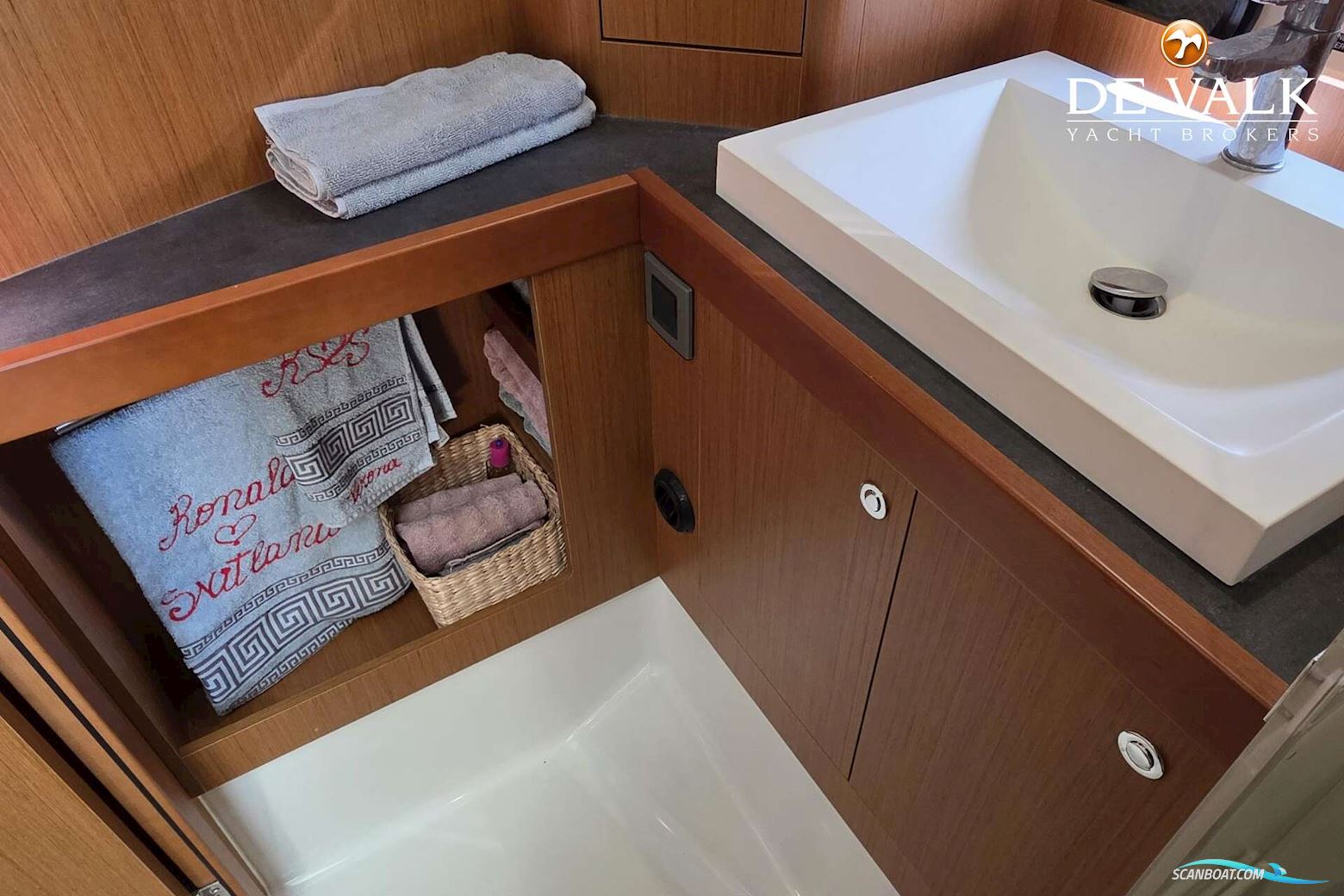 Beneteau Swift Trawler 35