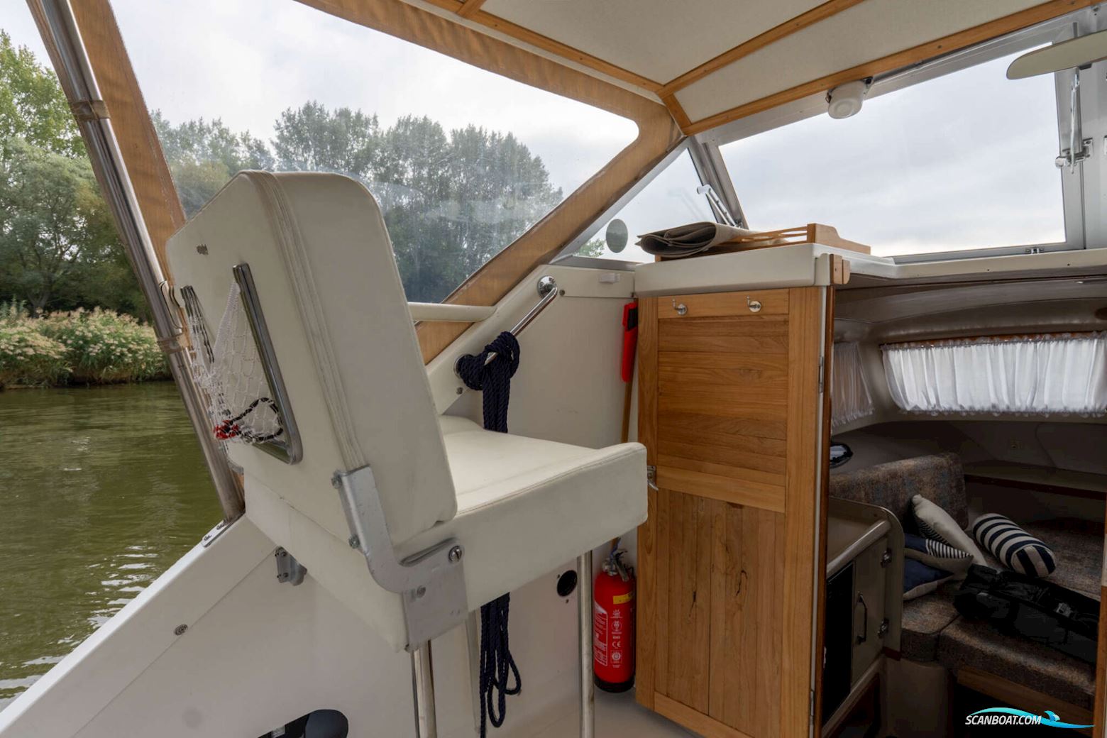 Bertram 25 Express Cruiser