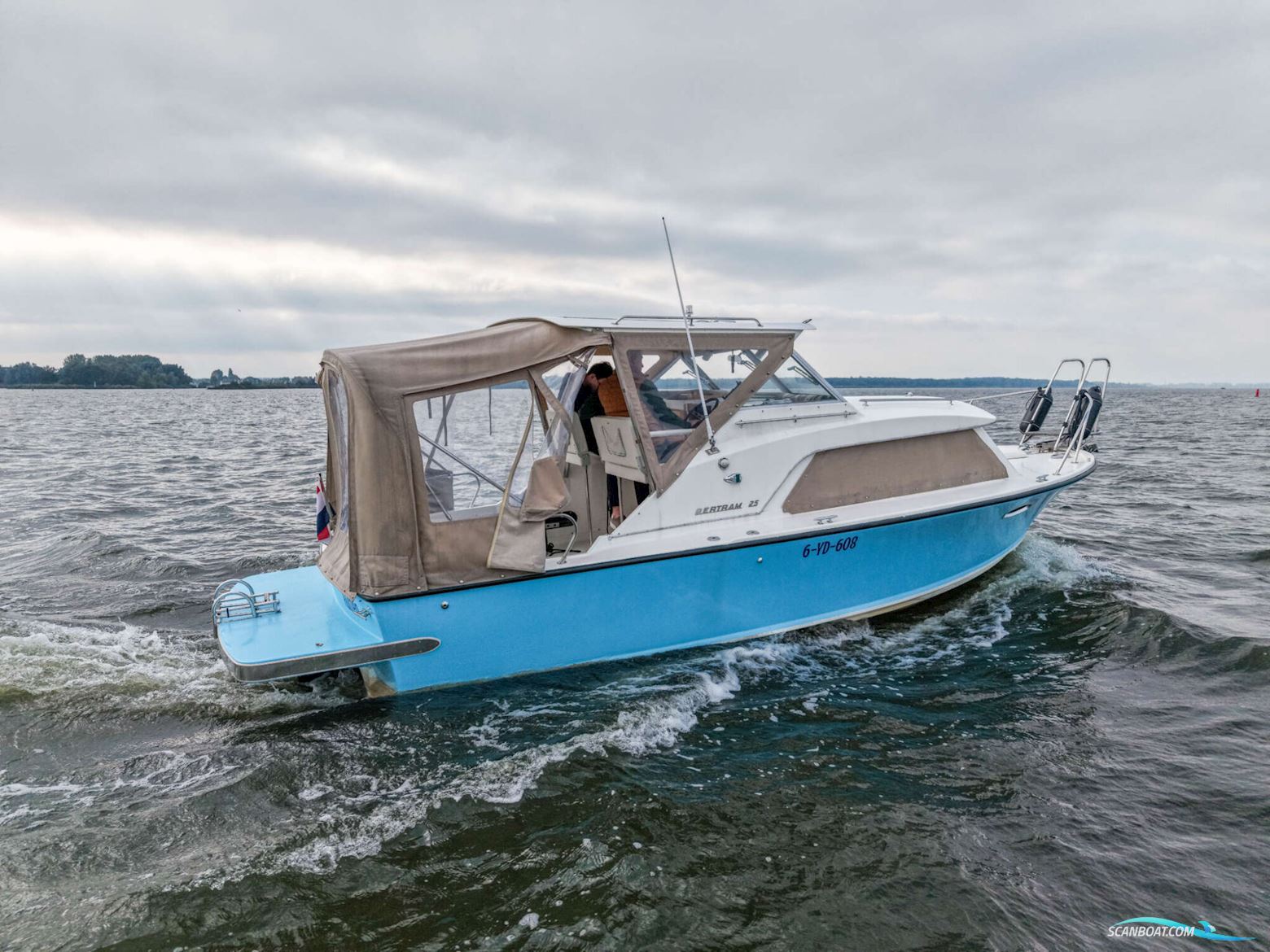 Bertram 25 Express Cruiser