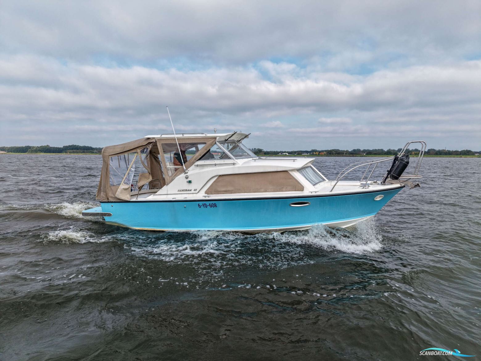 Bertram 25 Express Cruiser