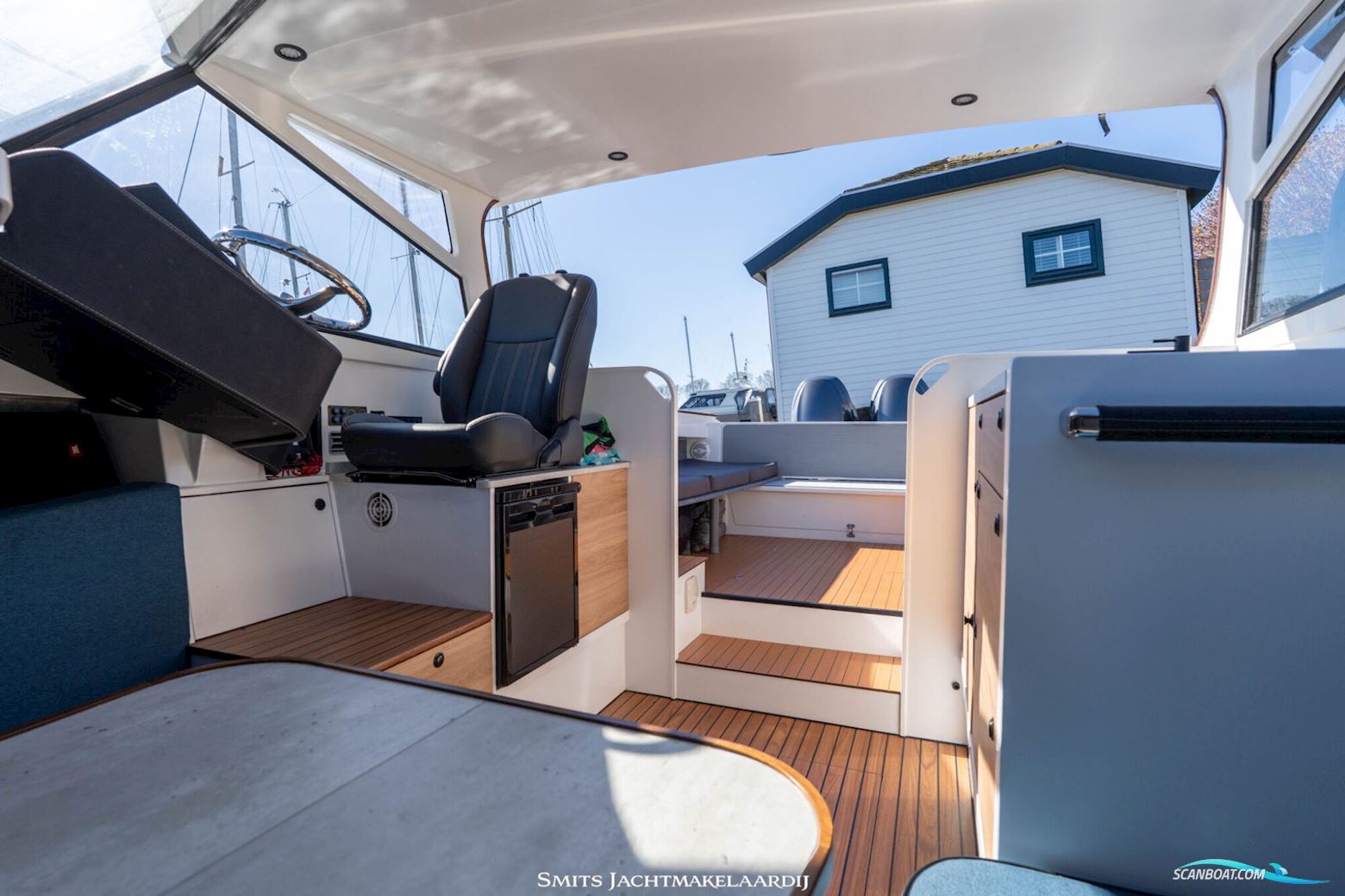 Bertram 25