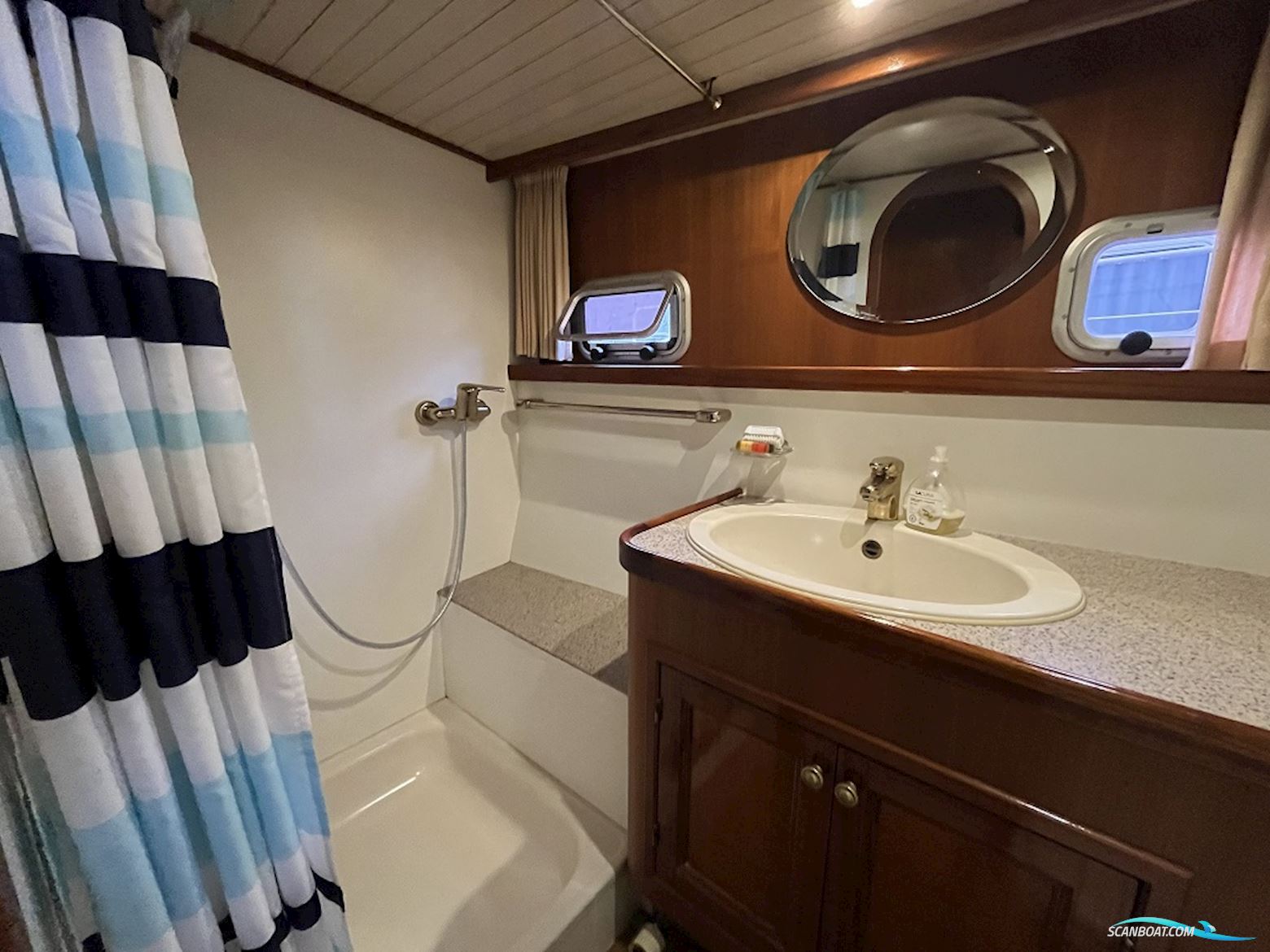 Blauwe Hand Trawler 1400