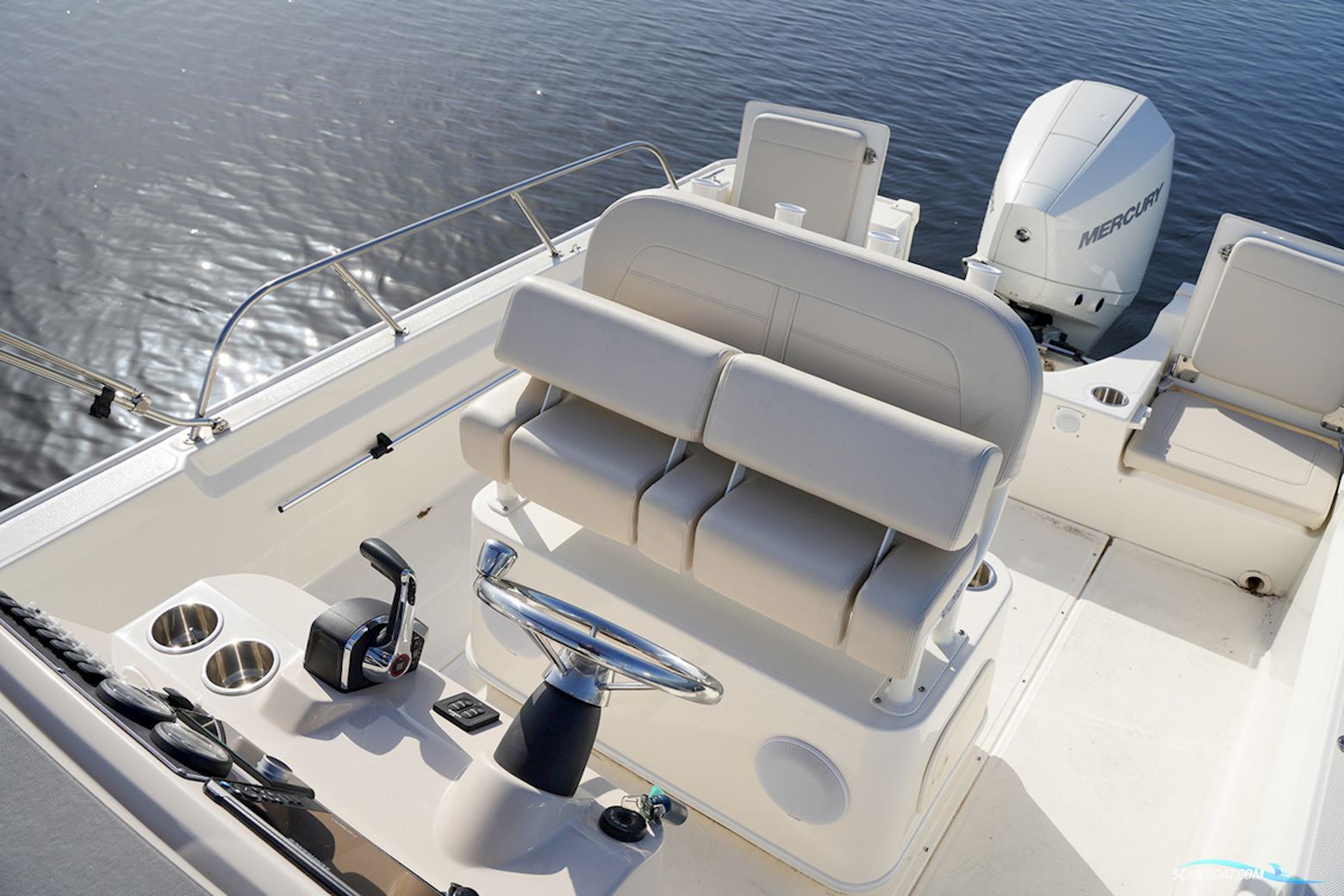 Boston Whaler 210 Montauk
