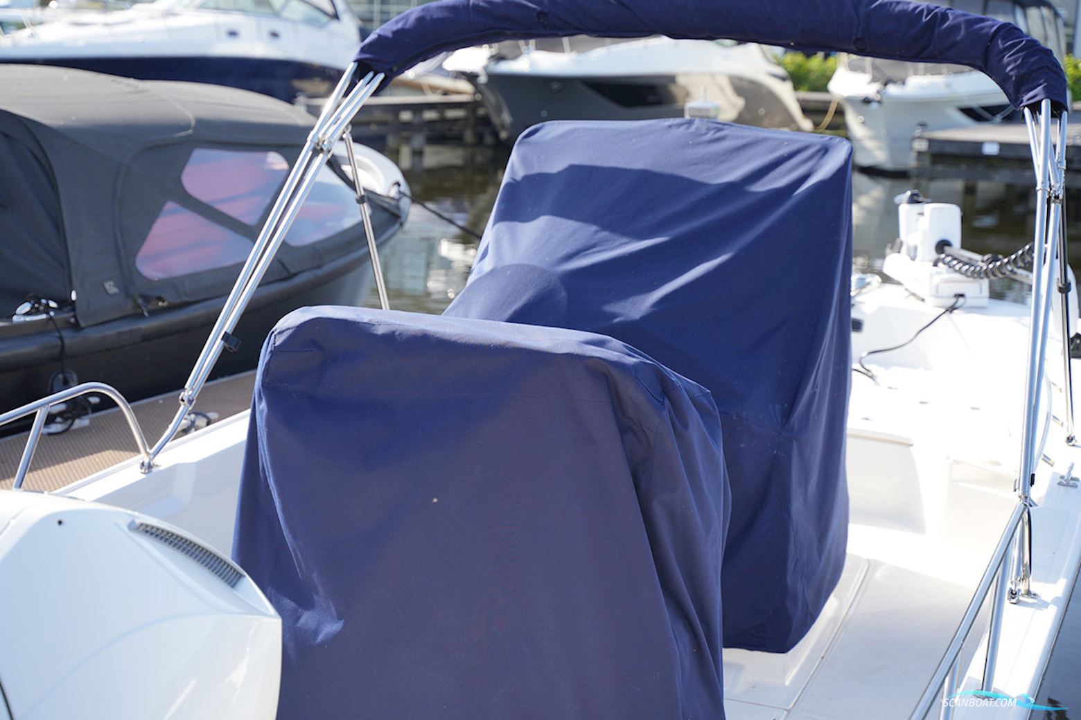 Boston Whaler 210 Montauk