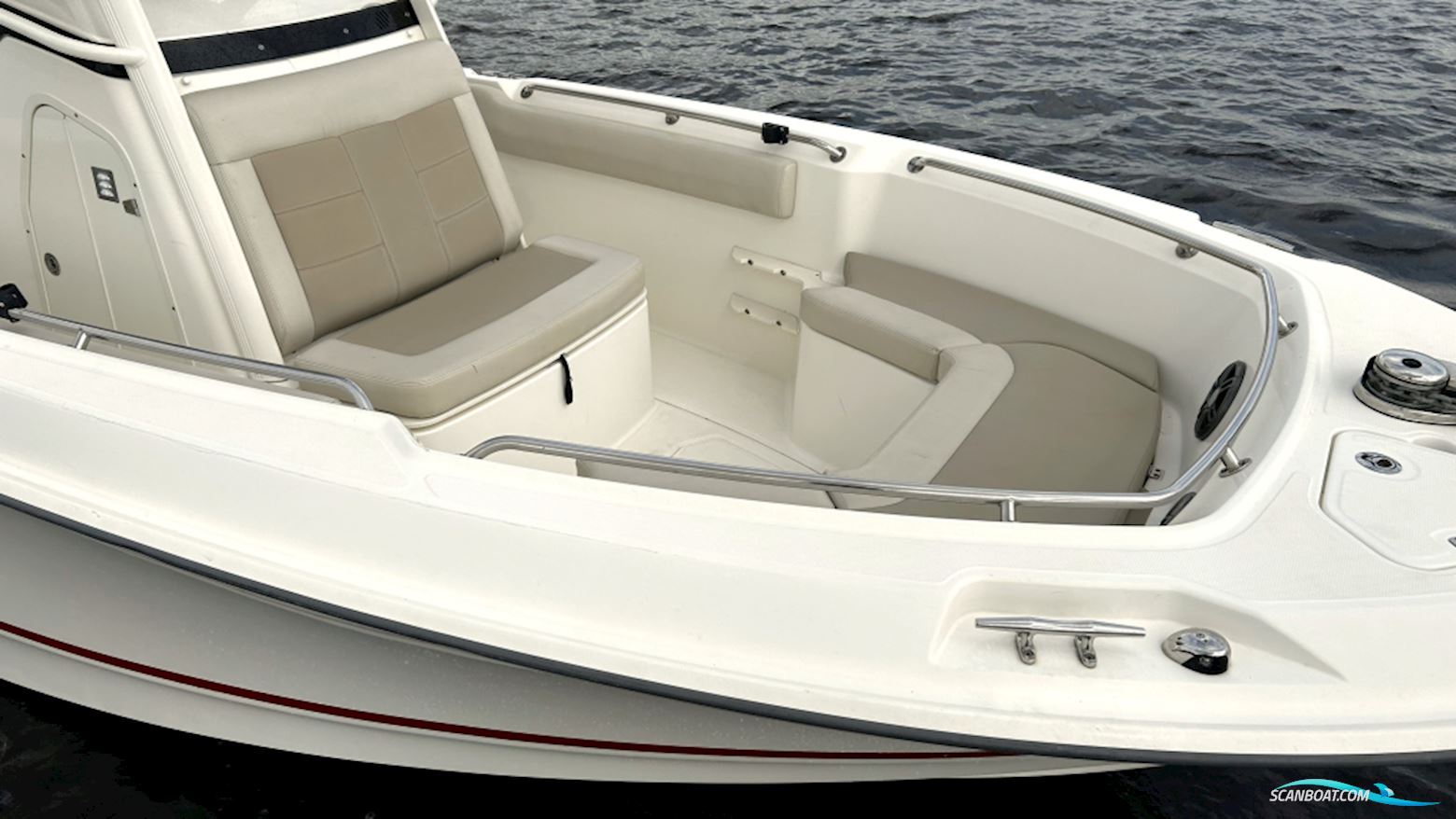 Boston Whaler 230 Outrage