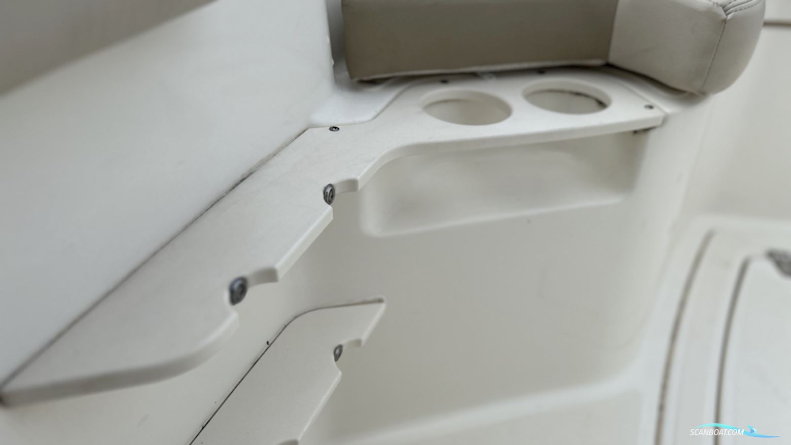 Boston Whaler 230 Outrage
