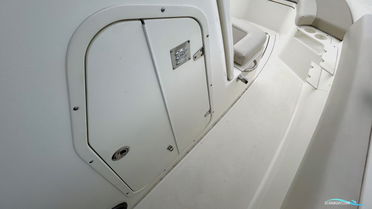 Boston Whaler 230 Outrage