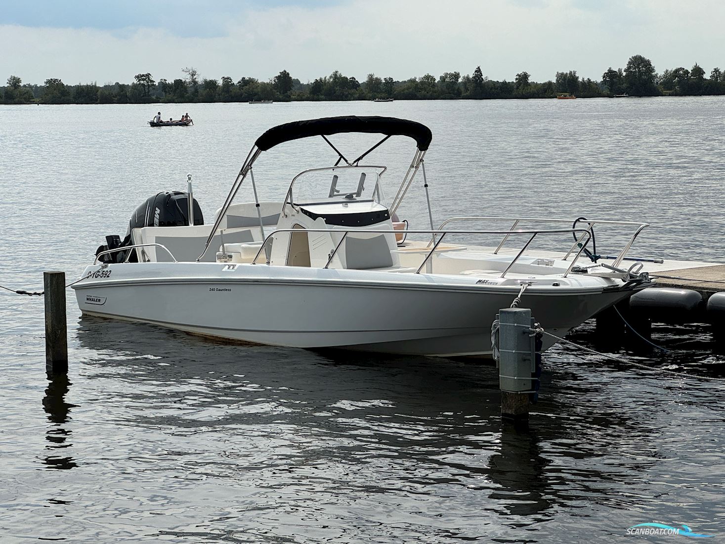 Boston Whaler 240 Dauntless