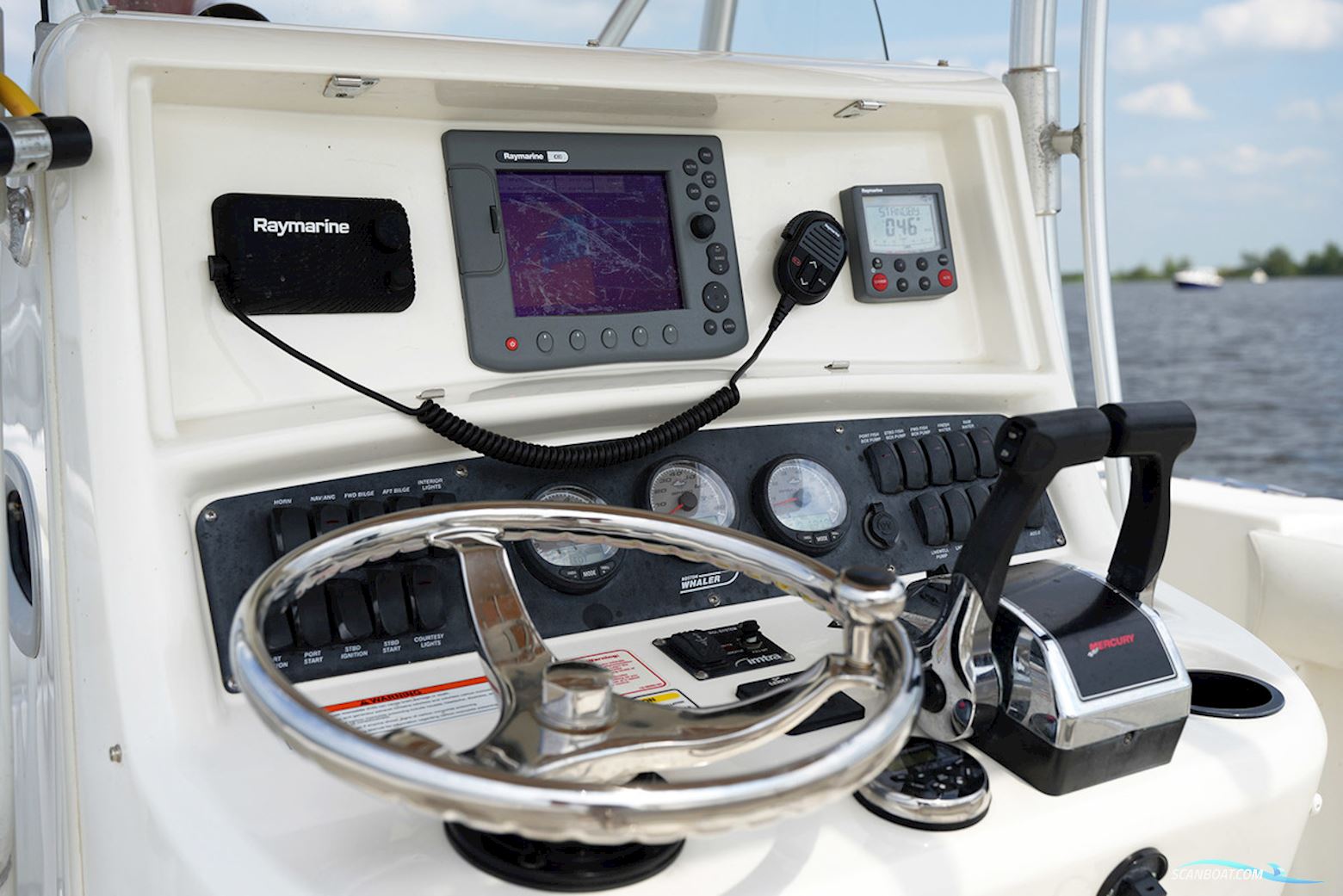 Boston Whaler 270 Outrage