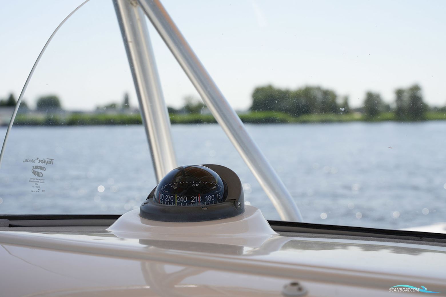 Boston Whaler 270 Outrage
