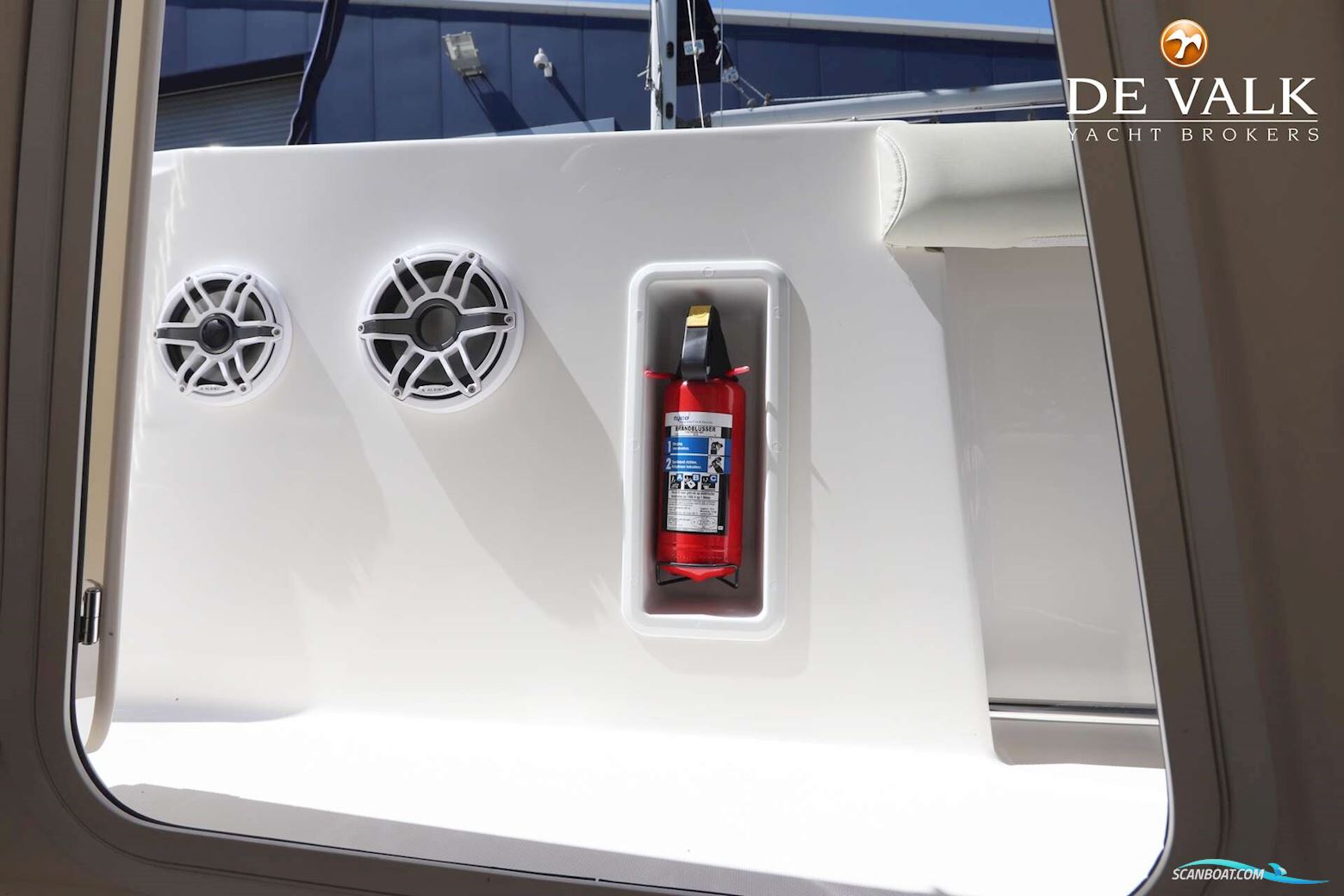 Boston Whaler 270 Outrage