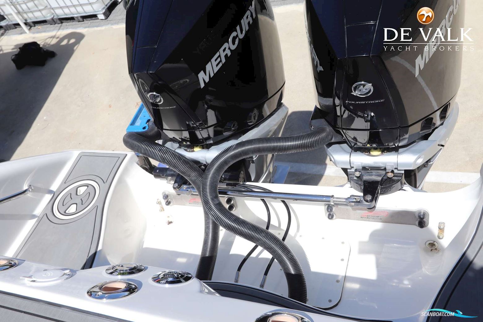 Boston Whaler 270 Outrage