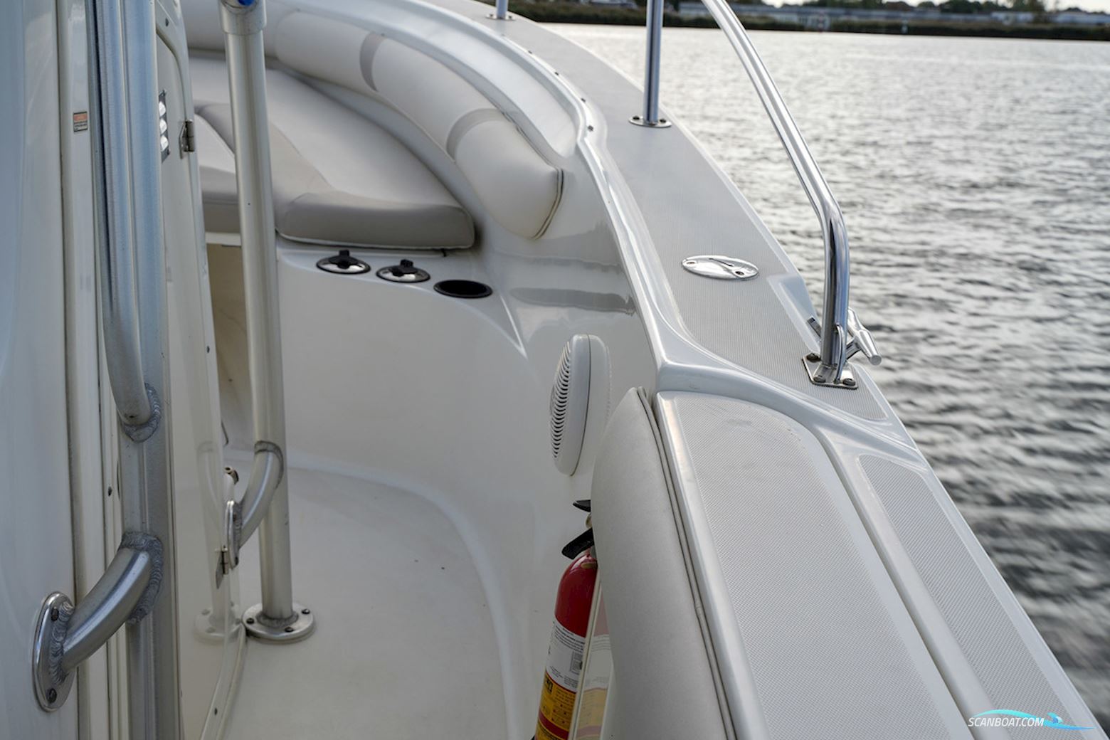 Boston Whaler 270 Outrage