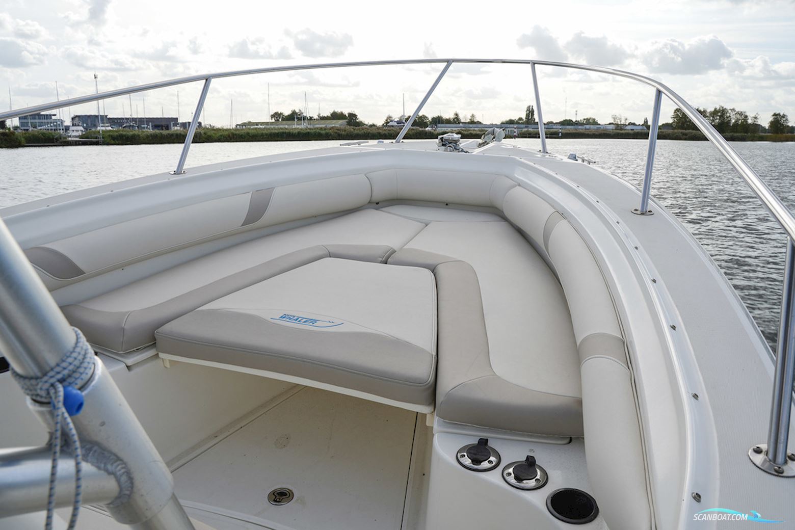 Boston Whaler 270 Outrage