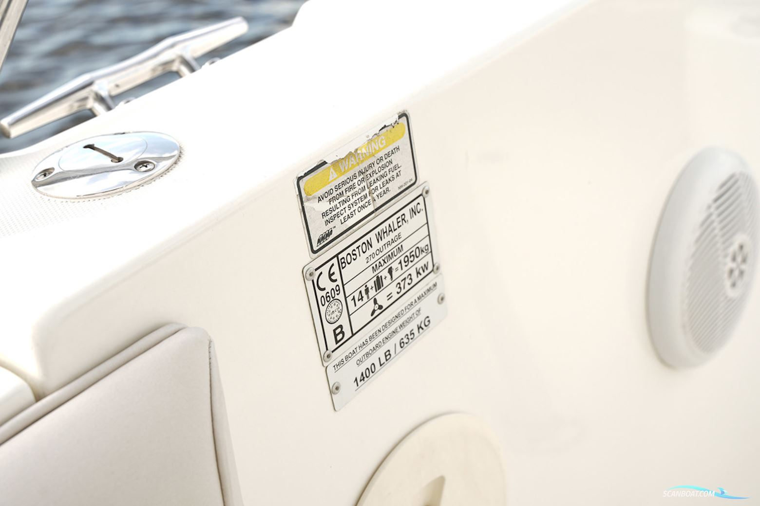 Boston Whaler 270 Outrage