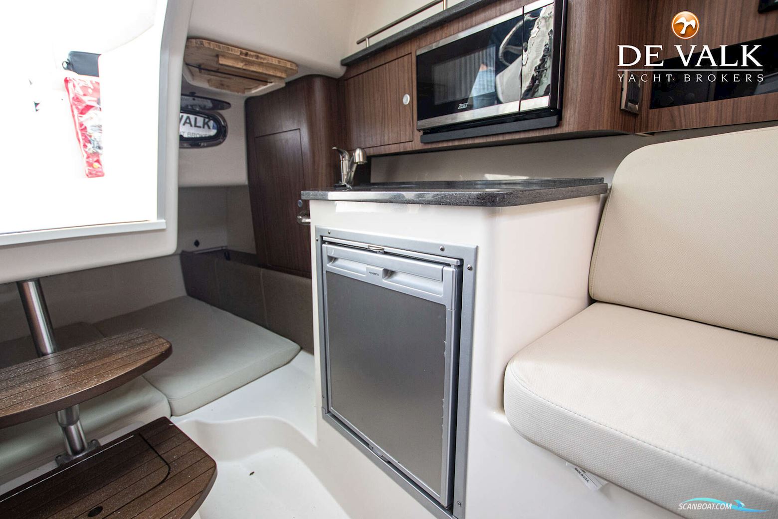 Boston Whaler 285 Conquest Pilothouse