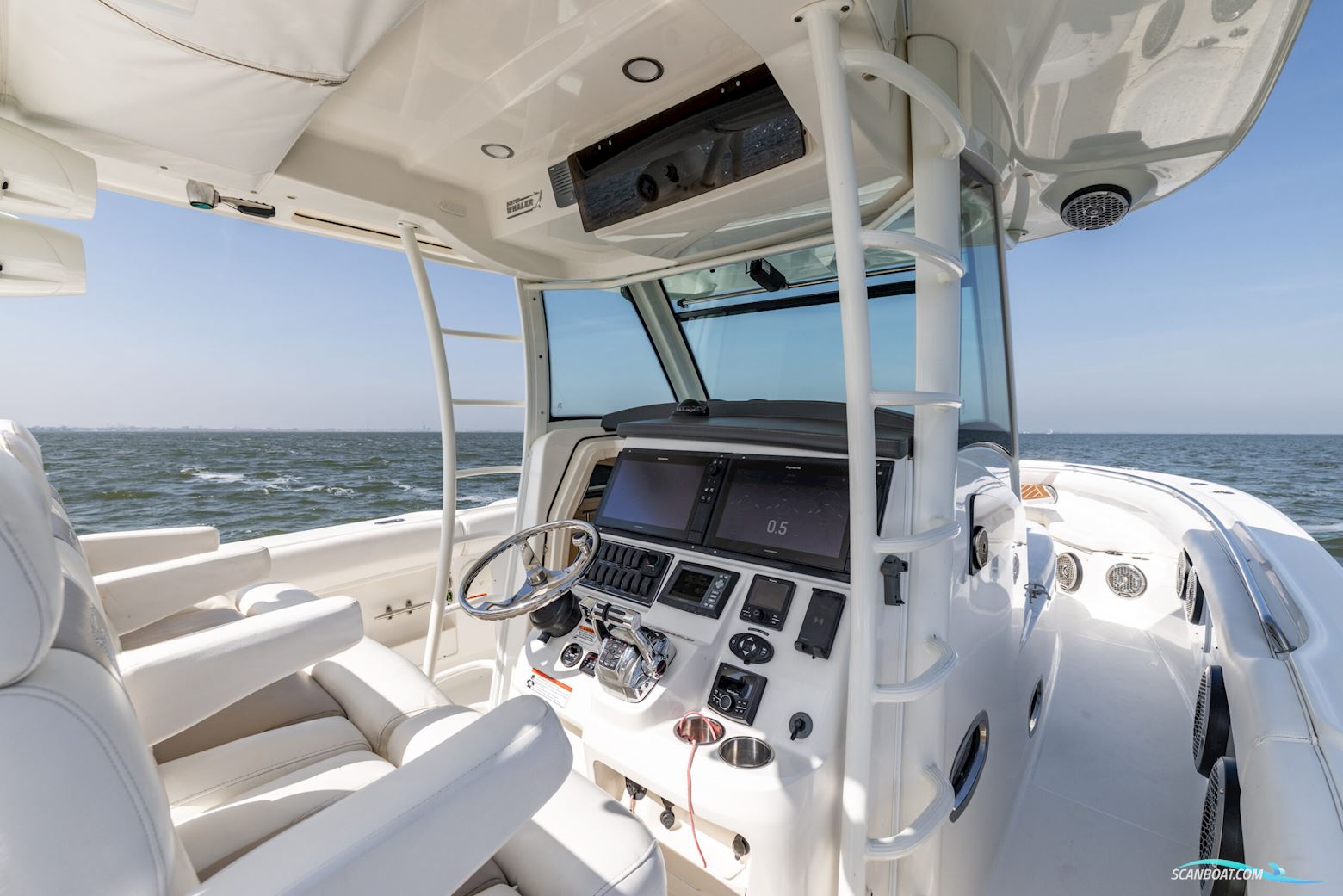 Boston Whaler 370 Outrage