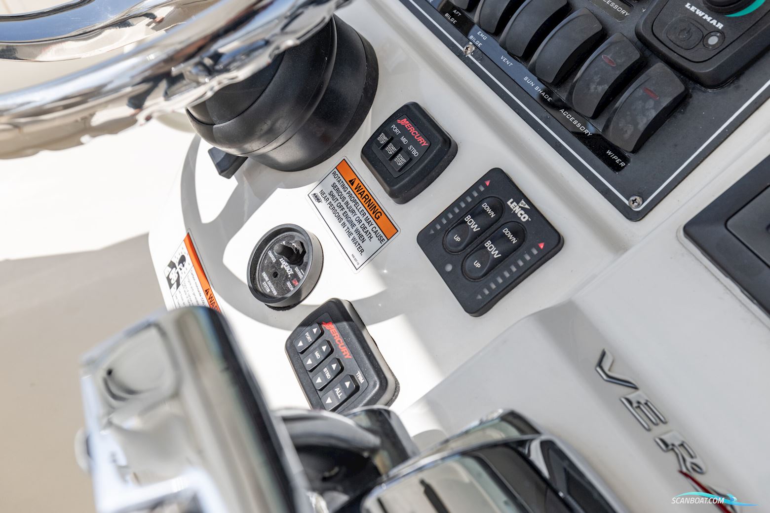 Boston Whaler 370 Outrage