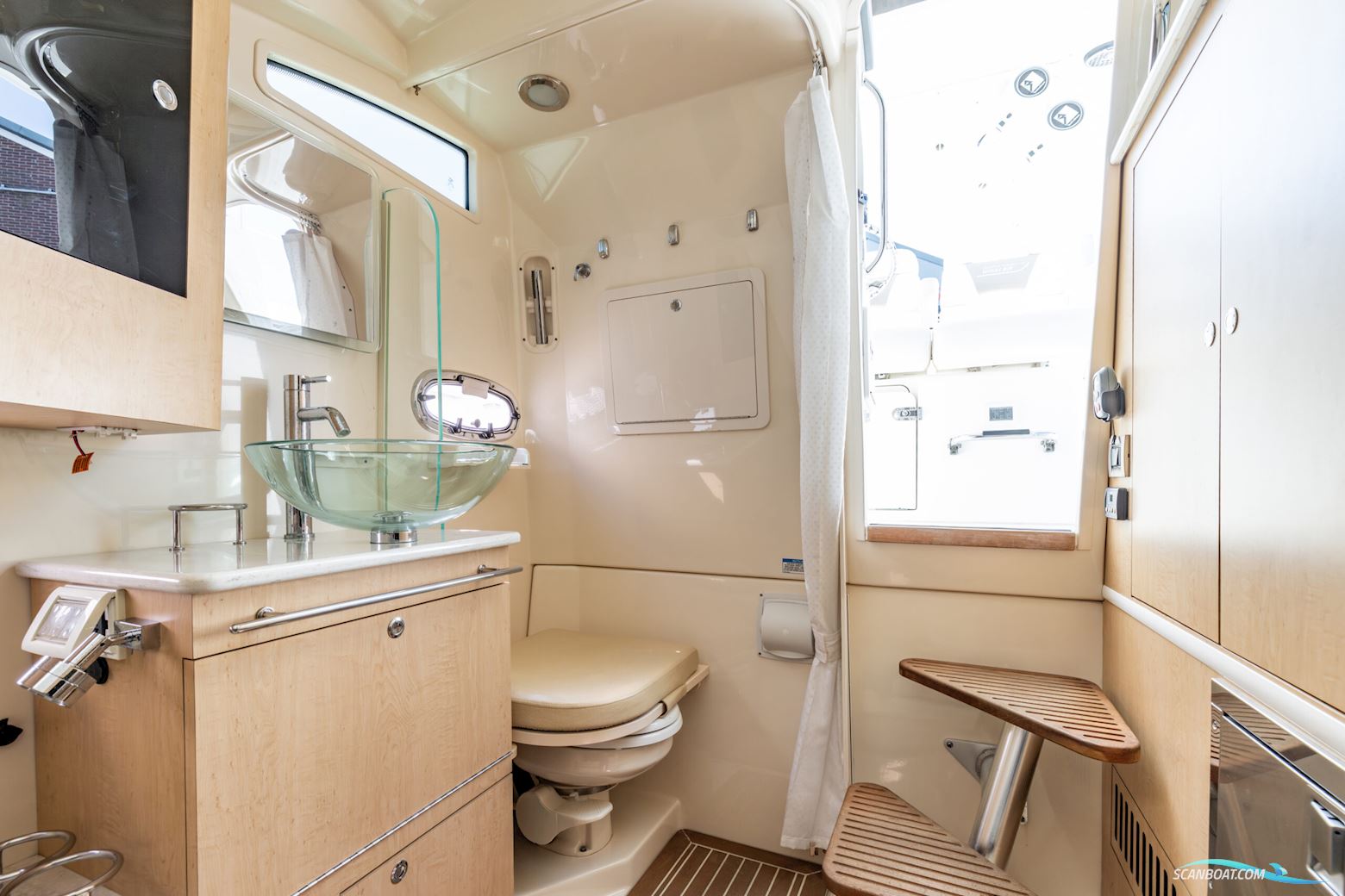 Boston Whaler 370 Outrage