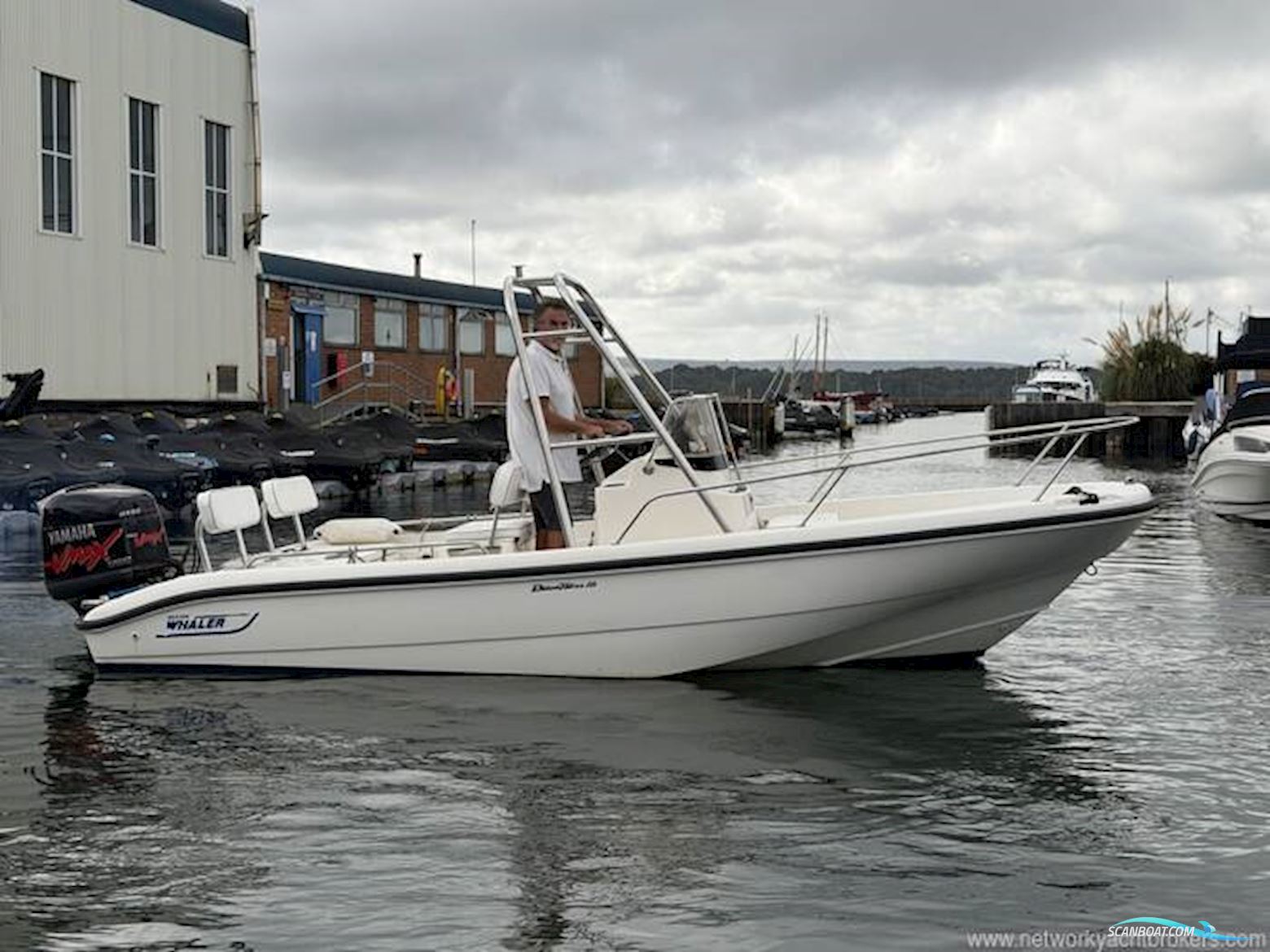 Boston Whaler Dauntless 18