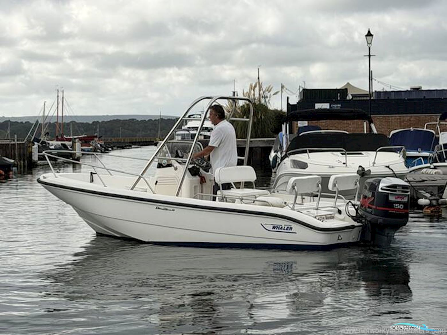 Boston Whaler Dauntless 18